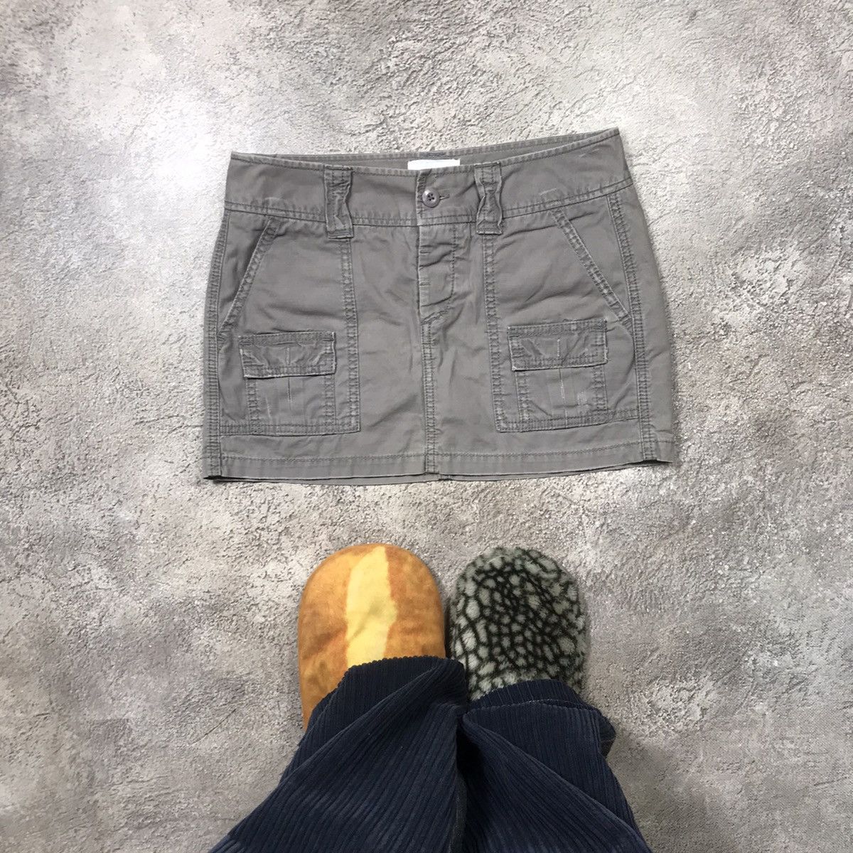 Vintage Vintage Y2K Cargo Mini Skirt Streetwear Khaki Logo Boxy 29 Size 29" - 1 Thumbnail