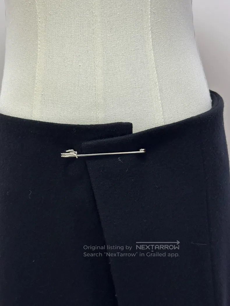 Yohji Yamamoto Yohji Yamamoto size 3 Black Large Pin Irregular Dress Size 25" / US 0 / IT 36 - 4 Thumbnail