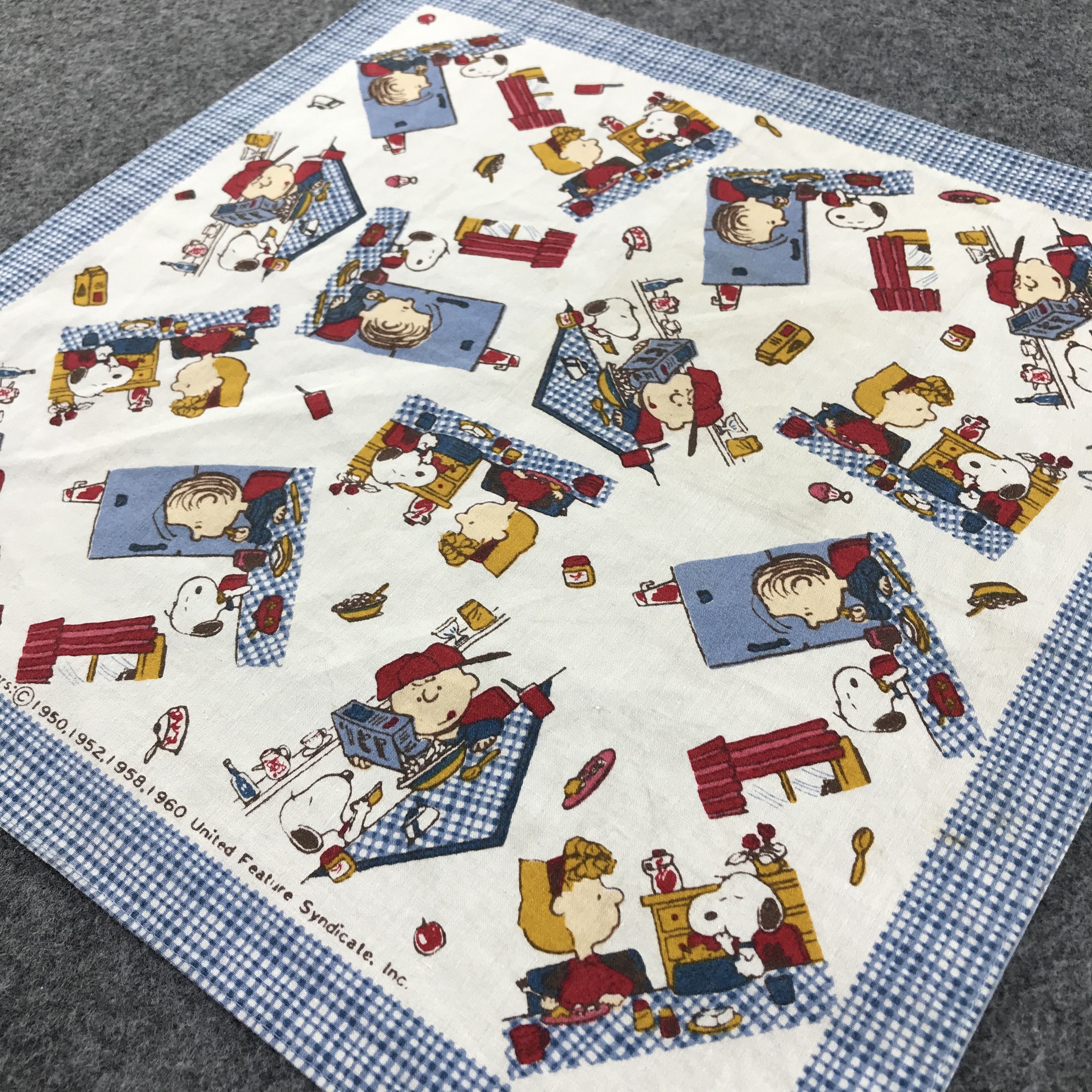Peanuts Snoopy Peanuts Characters Handkerchief Neckerchief X05 Size ONE SIZE - 5 Thumbnail
