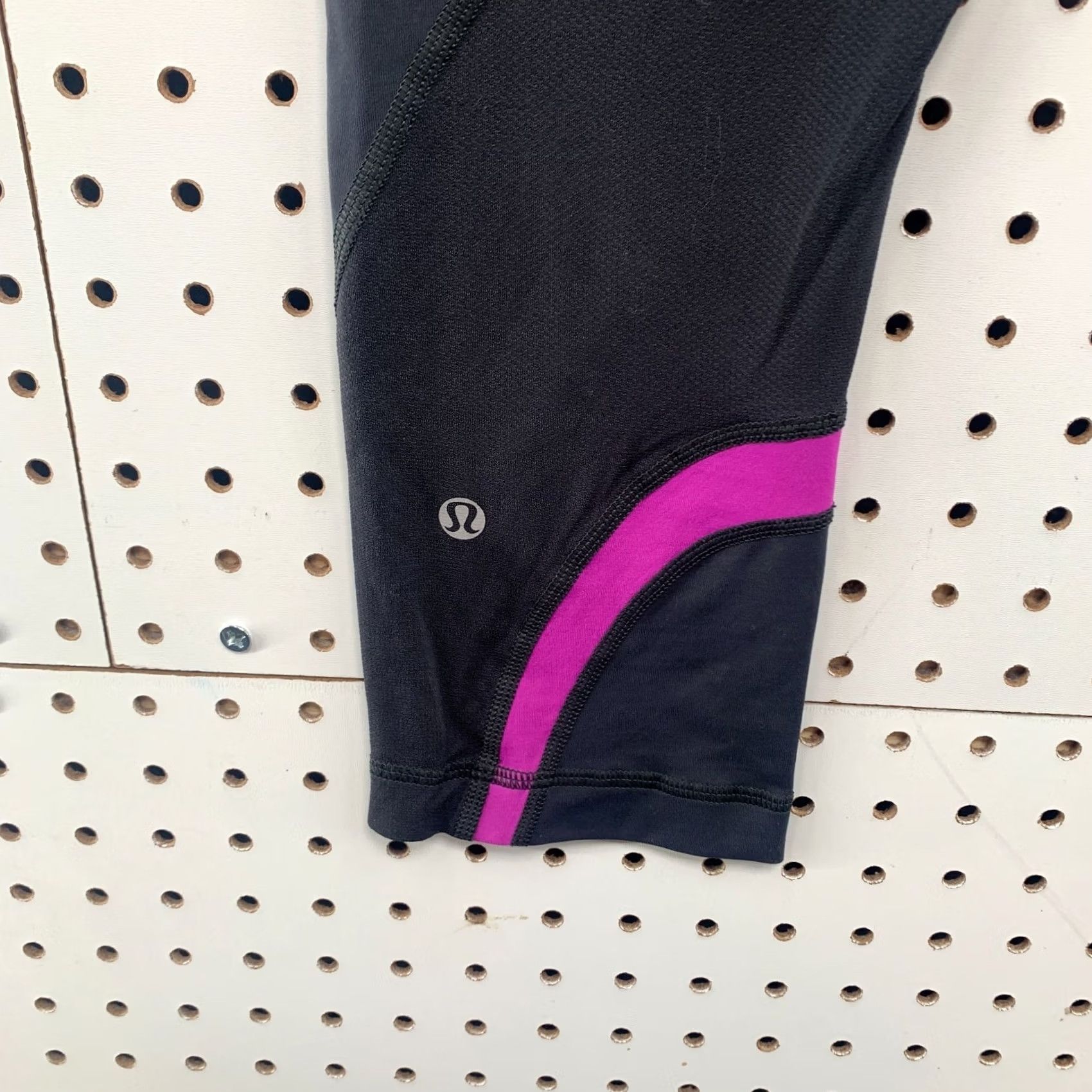 Lululemon Lululemon Inspire Crop Leggings Size 6 Black Purple Yoga Training 28x21 Womens Size 28" / US 6 / IT 42 - 7 Thumbnail
