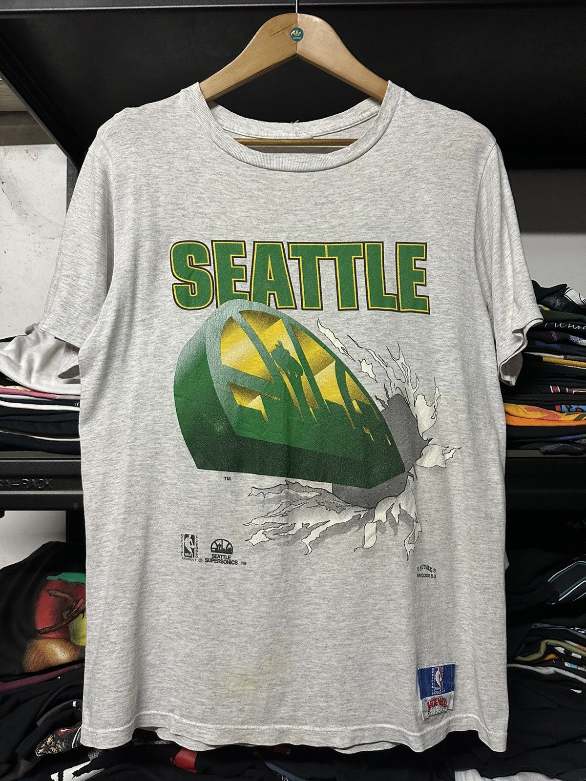 NBA × Nutmeg × Vintage Vintage 90s Nba Seattle Supersonic Faded Tee Size US M / EU 48-50 / 2 - 1 Thumbnail