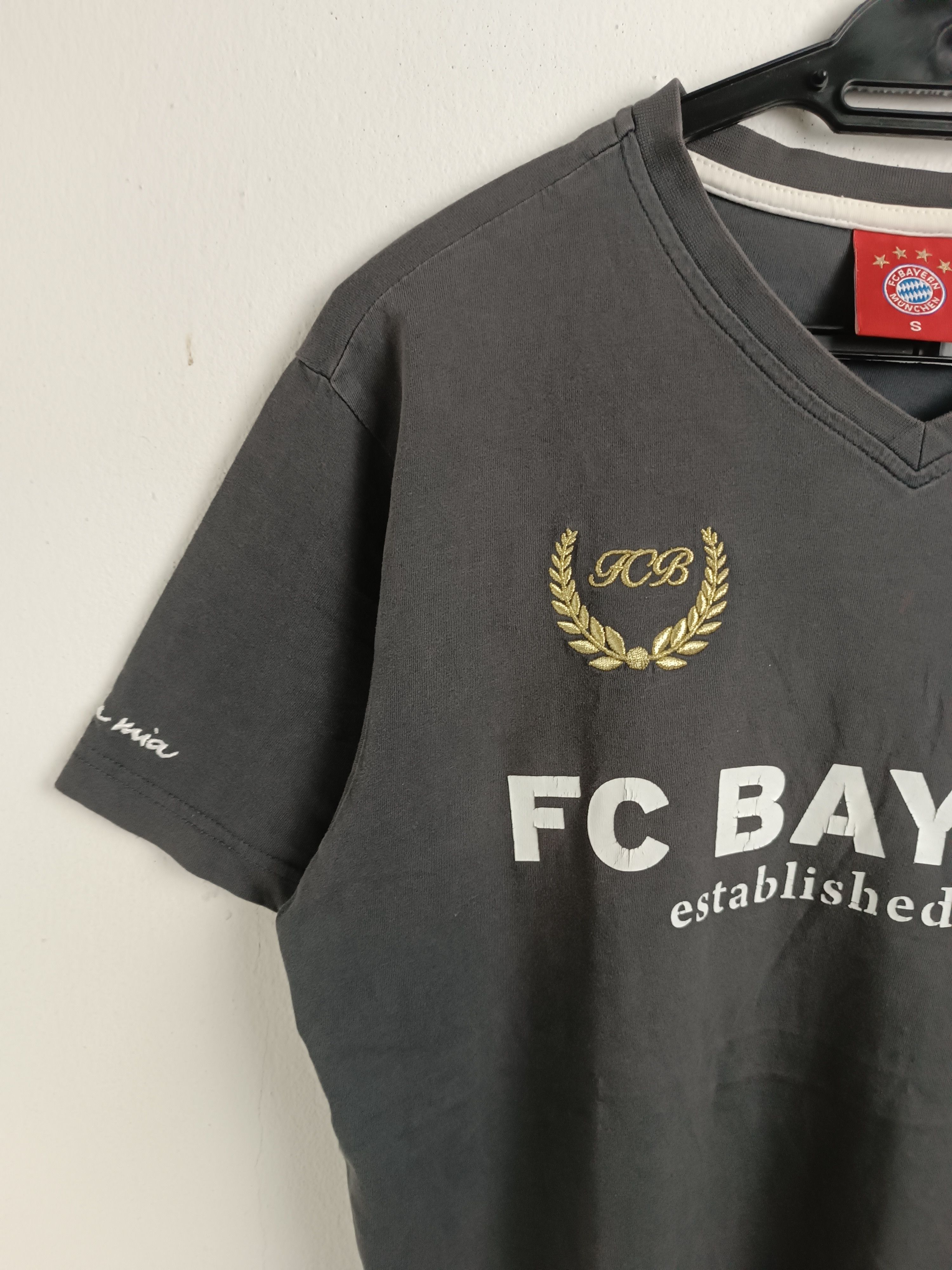 Vintage VINTAGE BAYERN MUNICH FCB FIFA SOCCER EPL VERY RARE Size US S / EU 44-46 / 1 - 5 Thumbnail