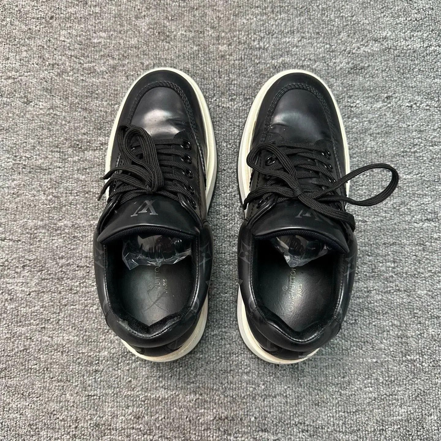 Louis Vuitton louis vuitton black gradient sneakers size 39.5. Size US 8.5 / EU 41-42 - 4 Thumbnail