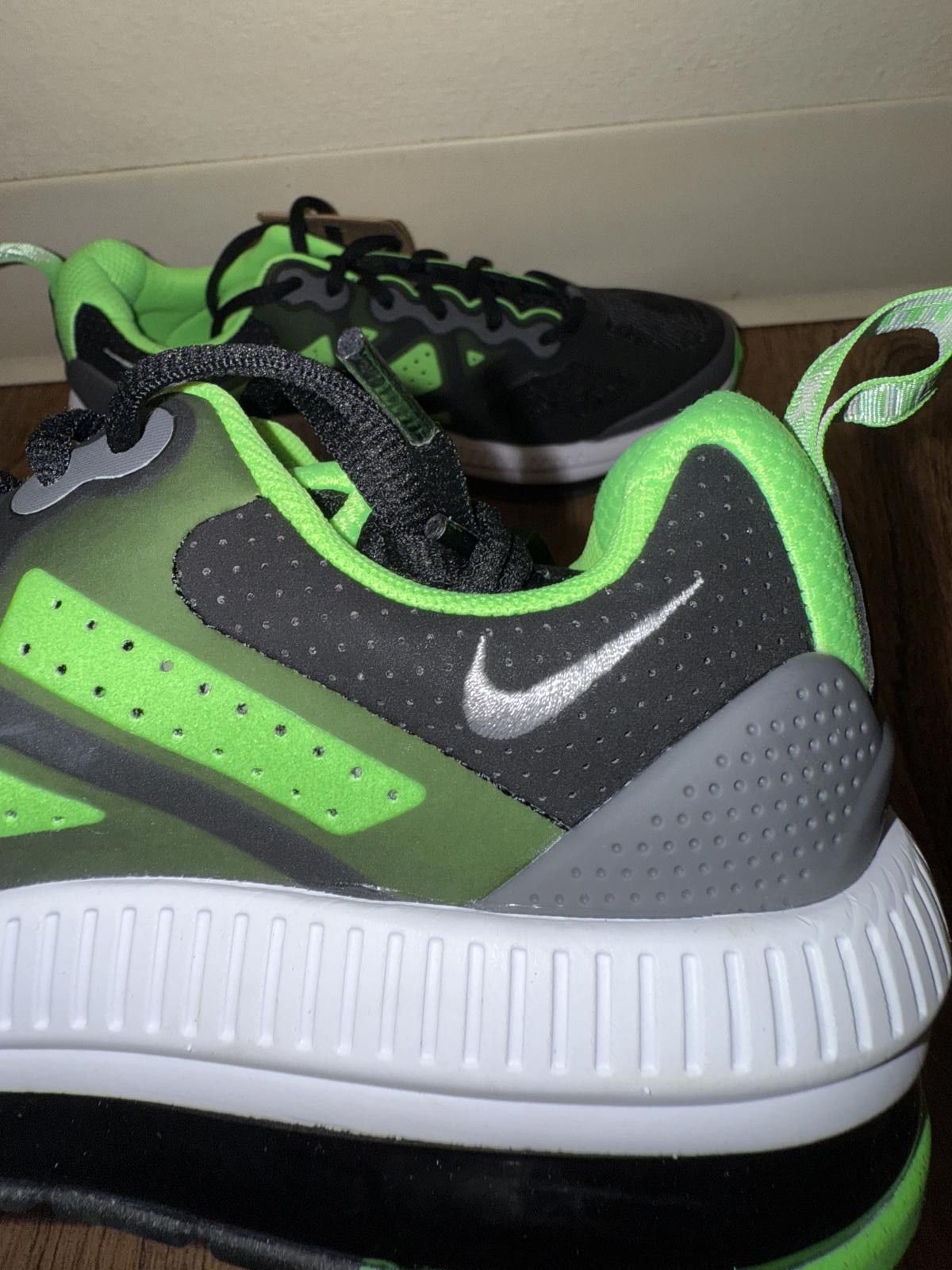 Nike Nike Air Max Genome Black Green (GS) Size US 6.5 / EU 39-40 - 8 Thumbnail