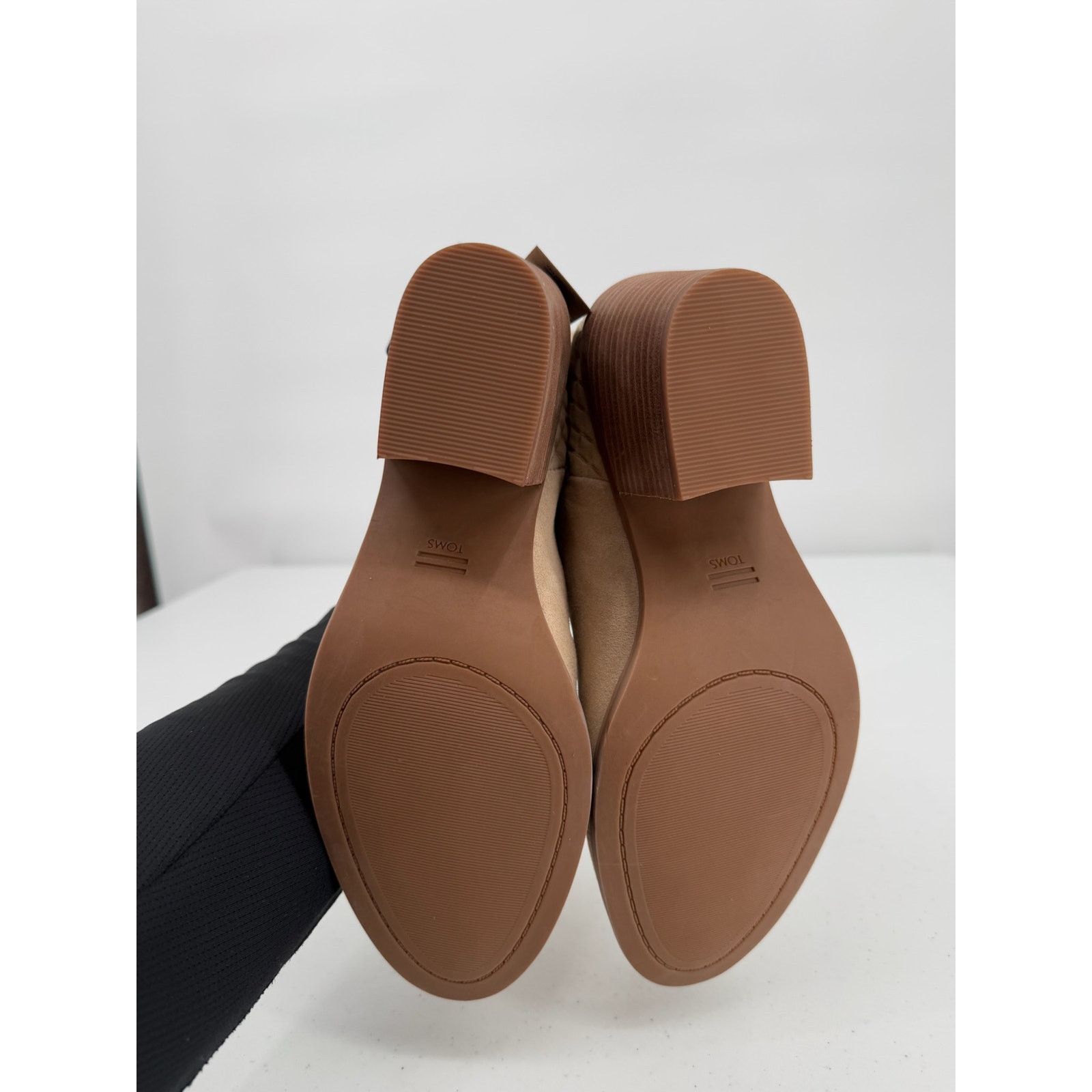 Toms NWT TOMS Everly Oatmeal Suede Embossed Waffle Chelsea Boots Size US 8.5 / IT 38.5 - 4 Thumbnail