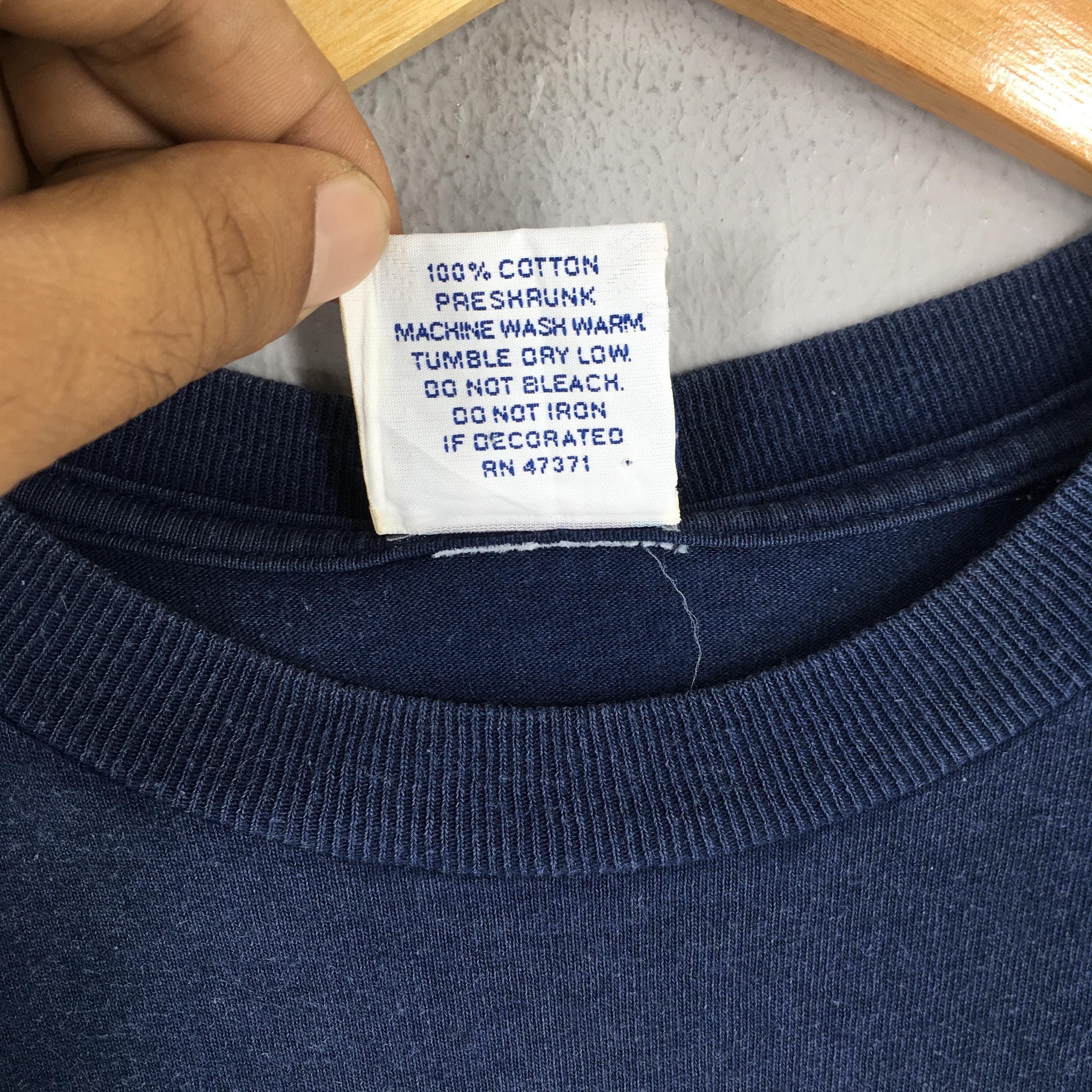 NHL Vintage Vancouver Canucks NHL Blue T shirt Medium Size US M / EU 48-50 / 2 - 5 Thumbnail