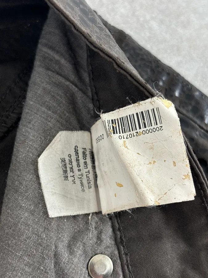 Versace 2000s Versace Leather Reptile Texture Pants Size 26" / US 2 / IT 38 - 12 Thumbnail