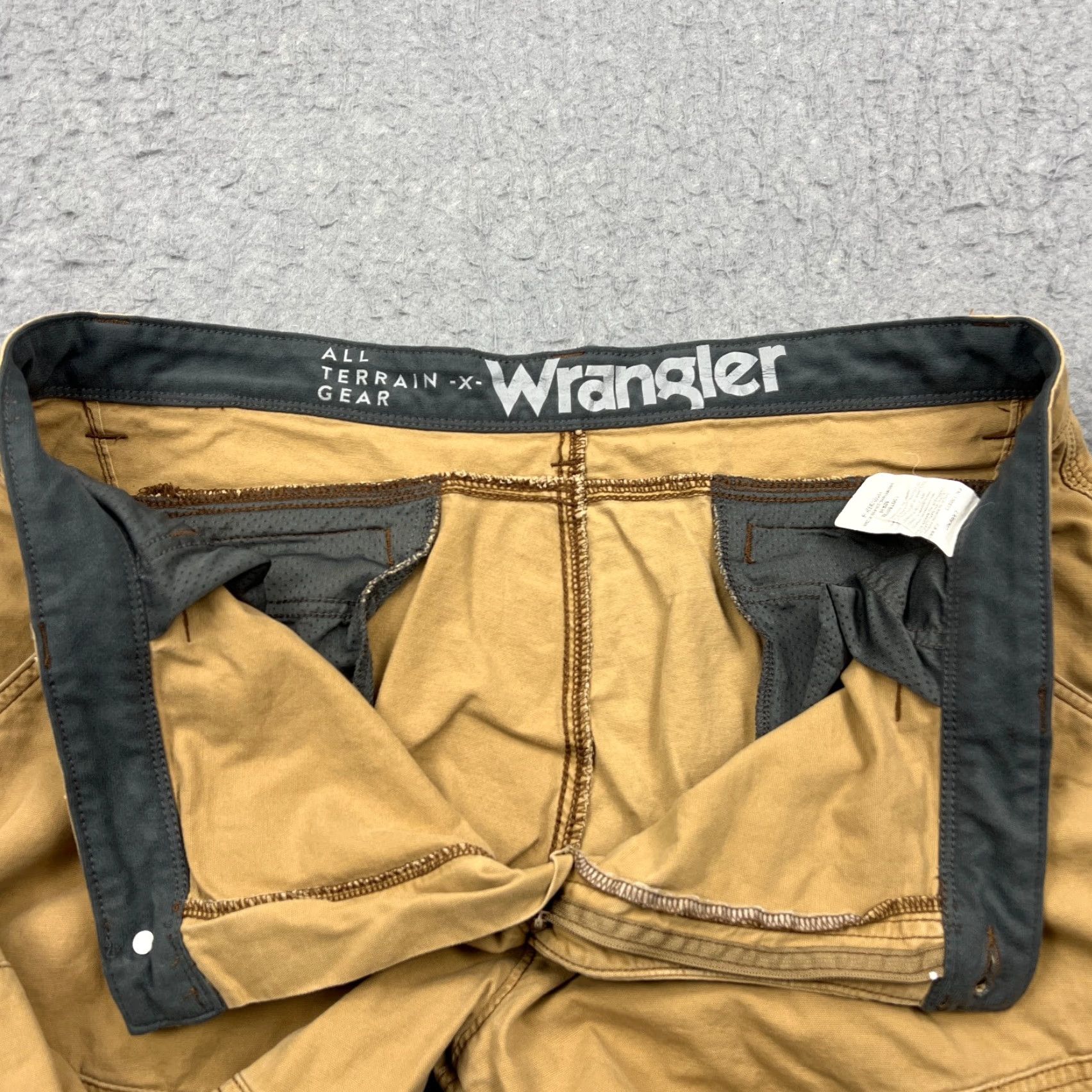 Wrangler Wrangler ATG All Terrain Utility Work Pants Mens 40x30 Beige Canvas Trouser Hike Size US 40 / EU 56 - 2 Thumbnail