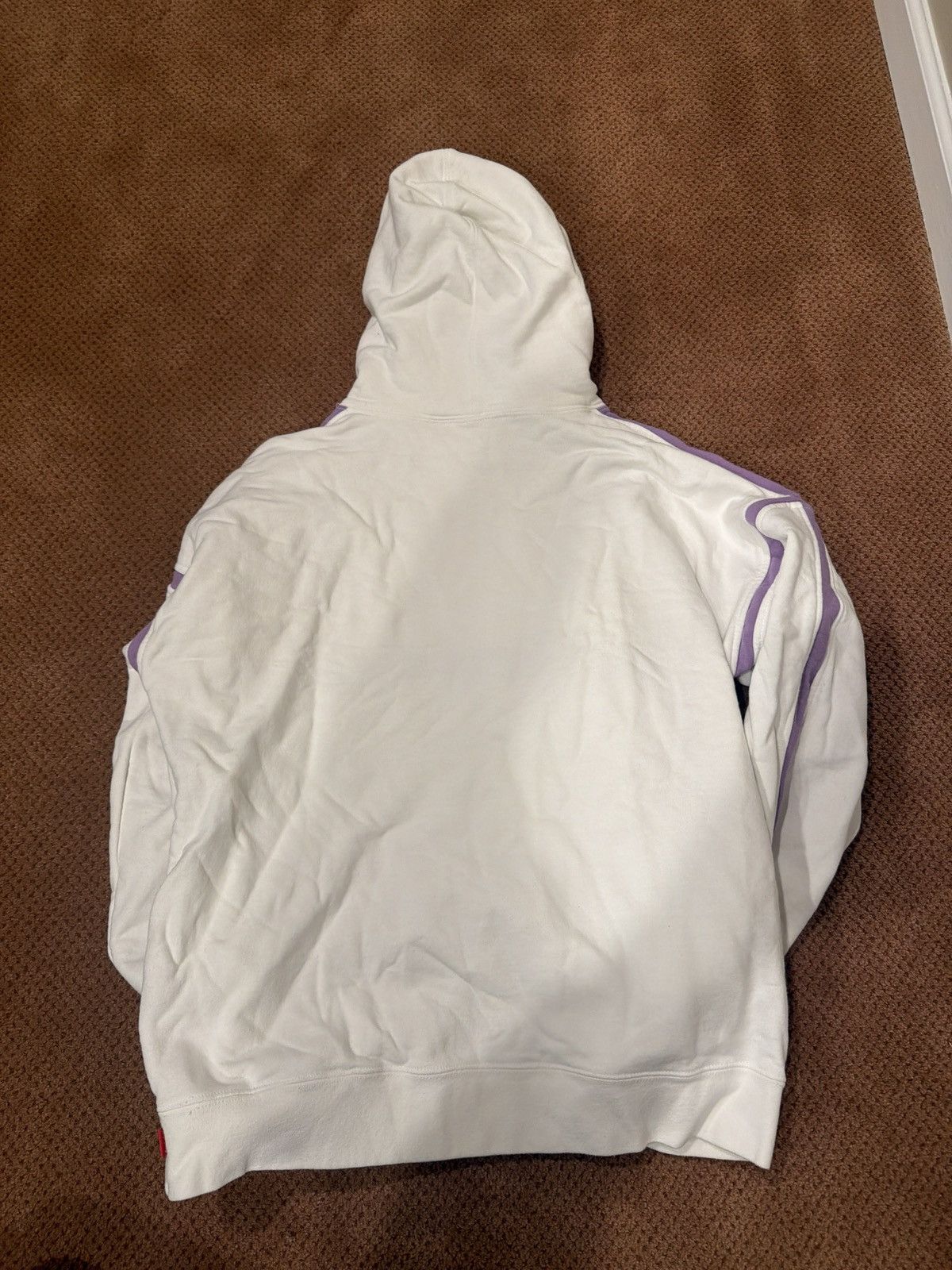 Supreme Supreme piping logo hooded sweatshirt white purple Size US L / EU 52-54 / 3 - 2 Thumbnail