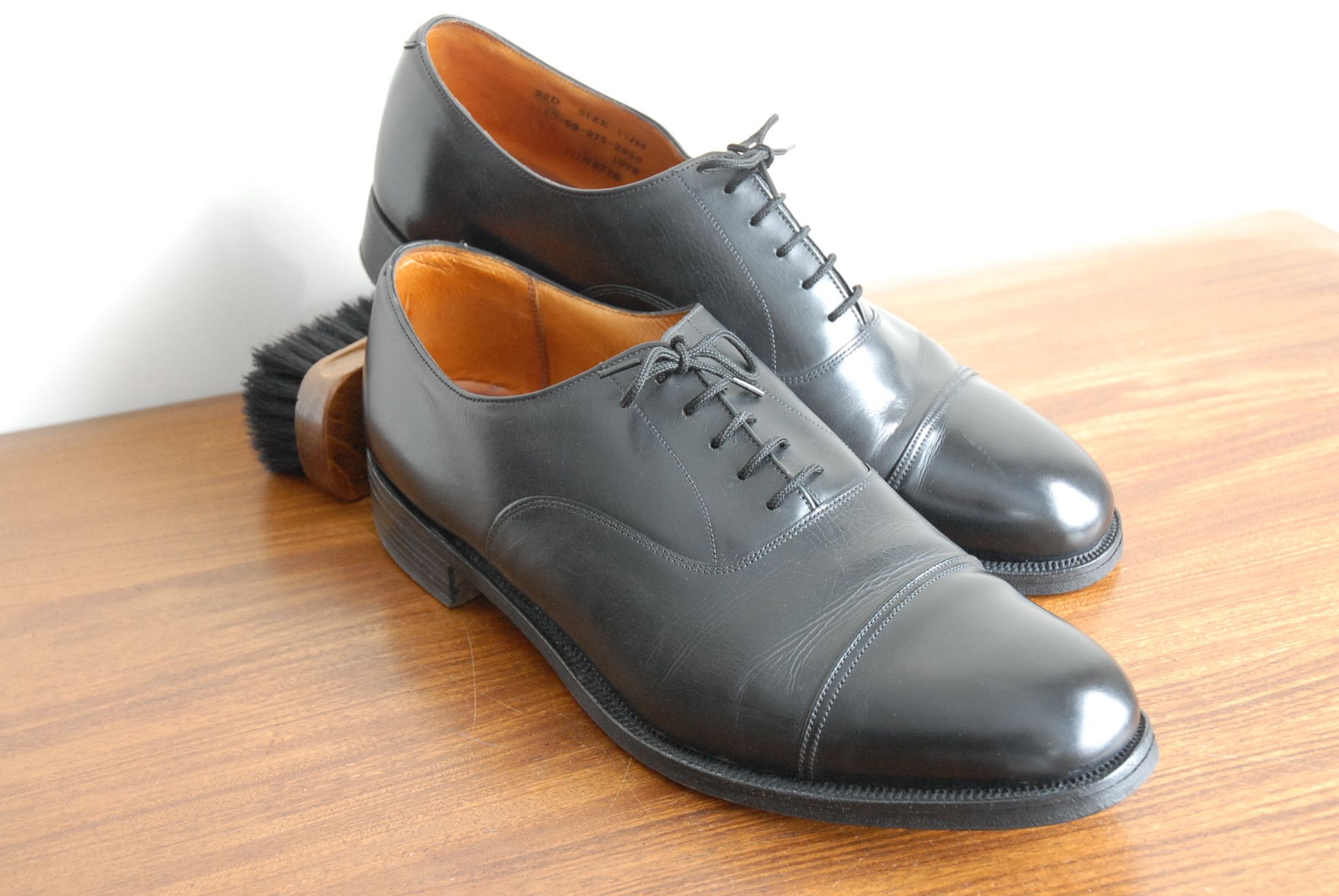 Sanders Cap toe Oxford dress shoe, England, Goodyear Welted Size US 12 / EU 45 - 1 Thumbnail