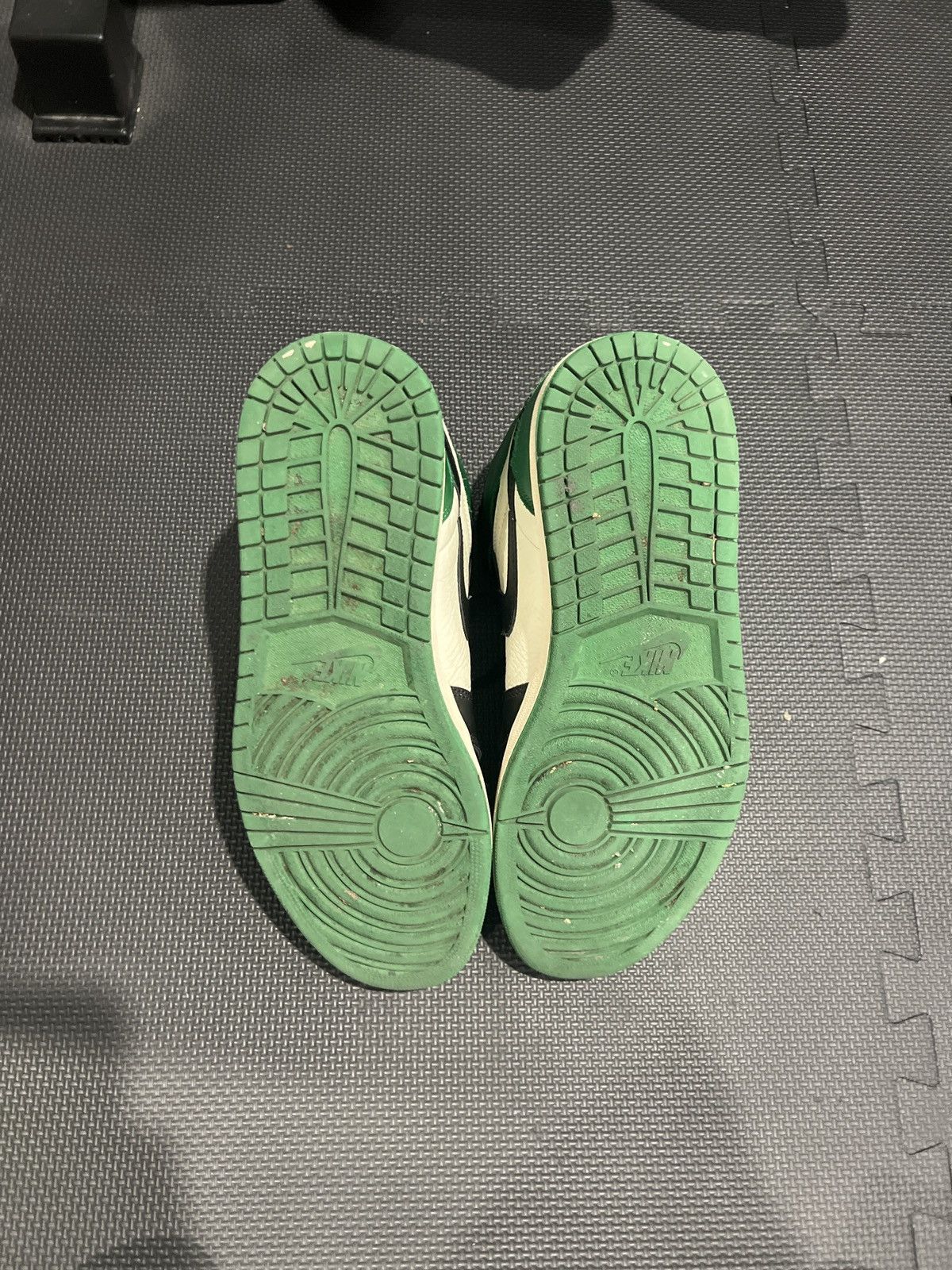 Nike Jordan 1 Pine green Size US 11 / EU 44 - 5 Thumbnail