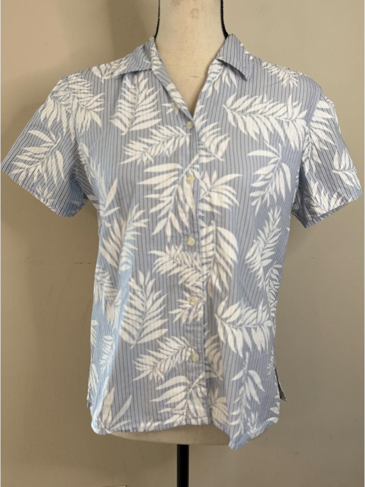 Other Liz Claiborne stripe palm short sleeve button up top SZ M Size M / US 6-8 / IT 42-44 - 1 Thumbnail