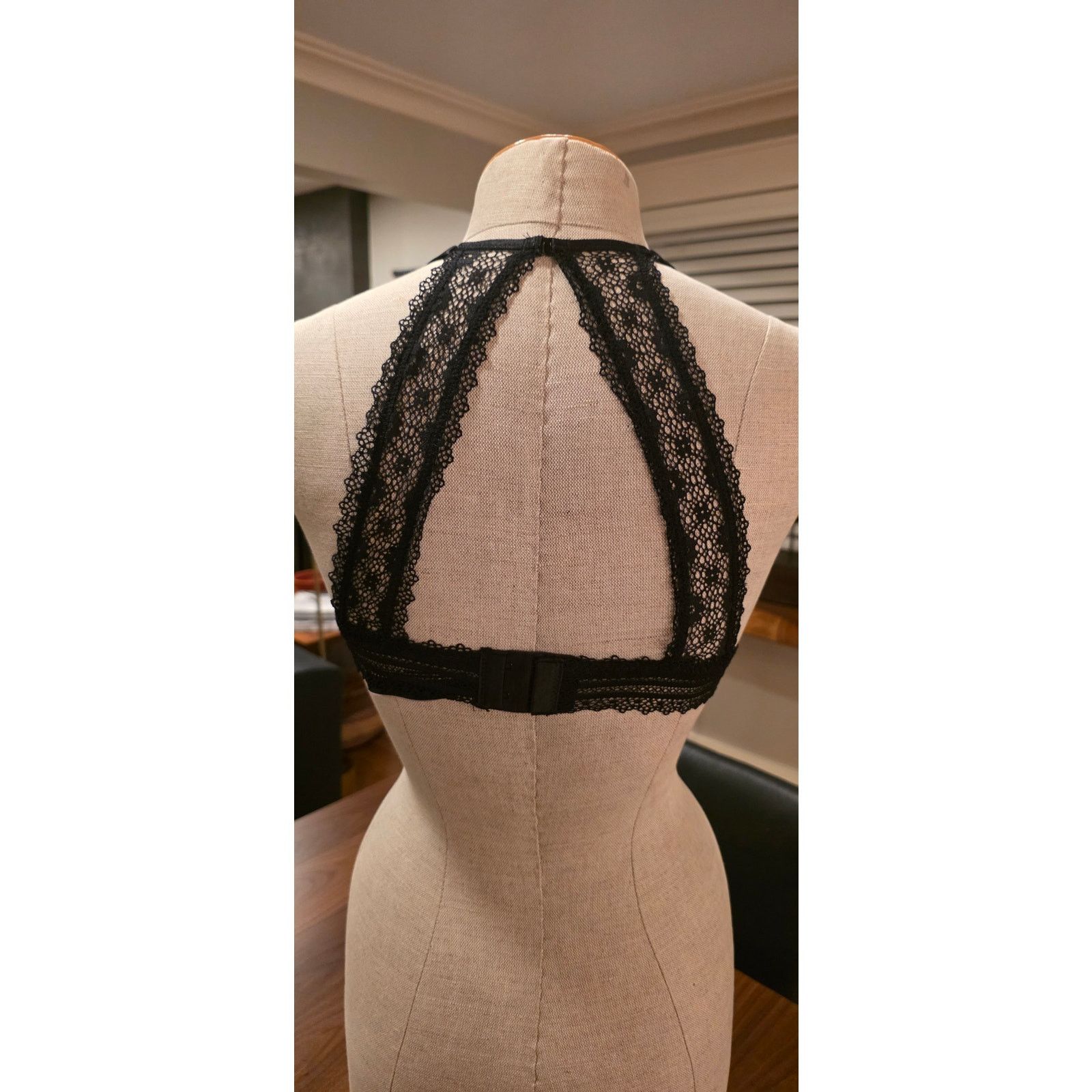 Victoria's Secret Victorias Secret Black Lace Racerback Bralette Size L Size ONE SIZE - 5 Thumbnail