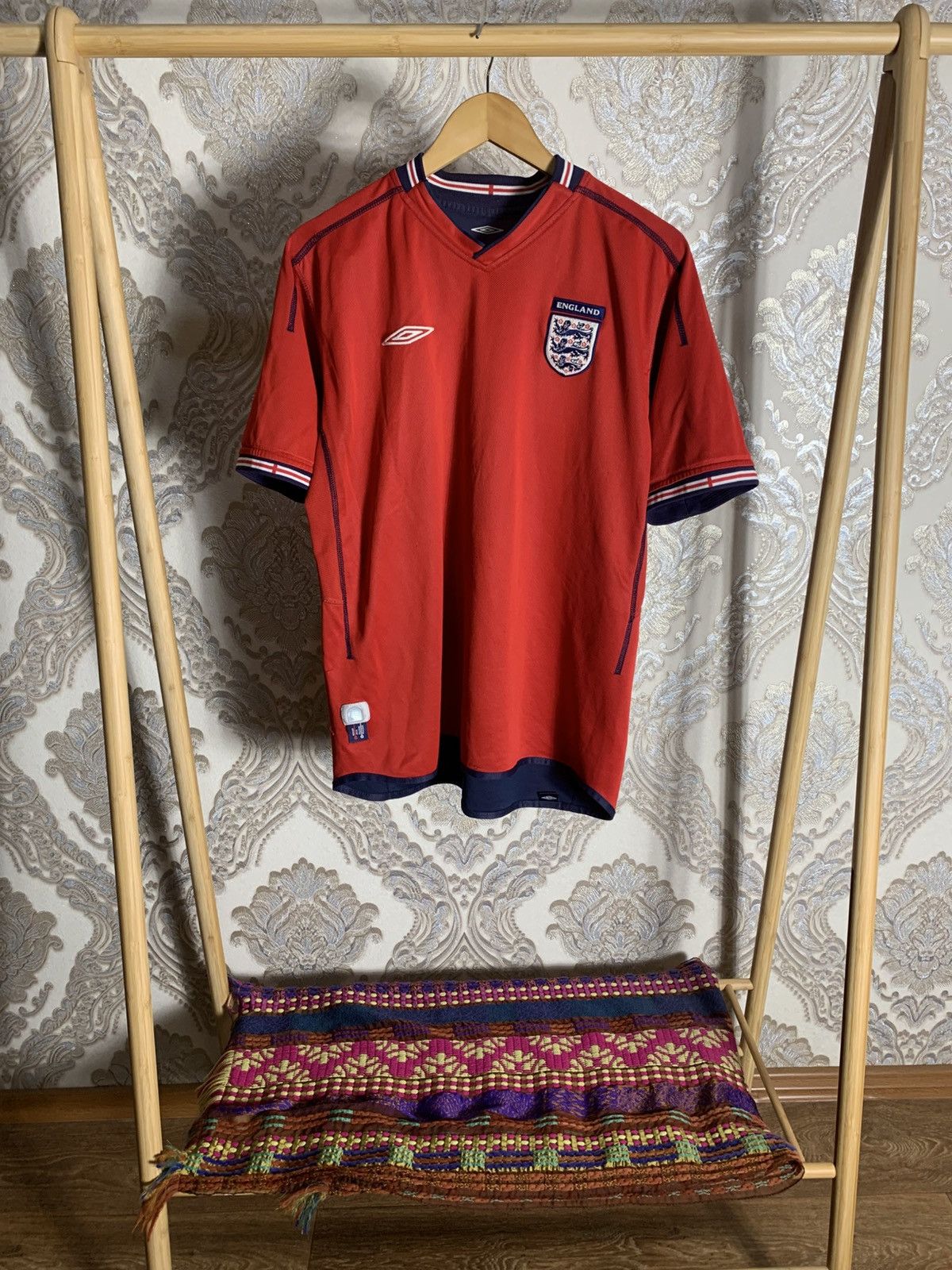 Umbro VINTAGE UMBRO ENGLAND RETRO SOCCER JERSEY MANCHESTER Y2K 90s Size US L / EU 52-54 / 3 - 7 Thumbnail