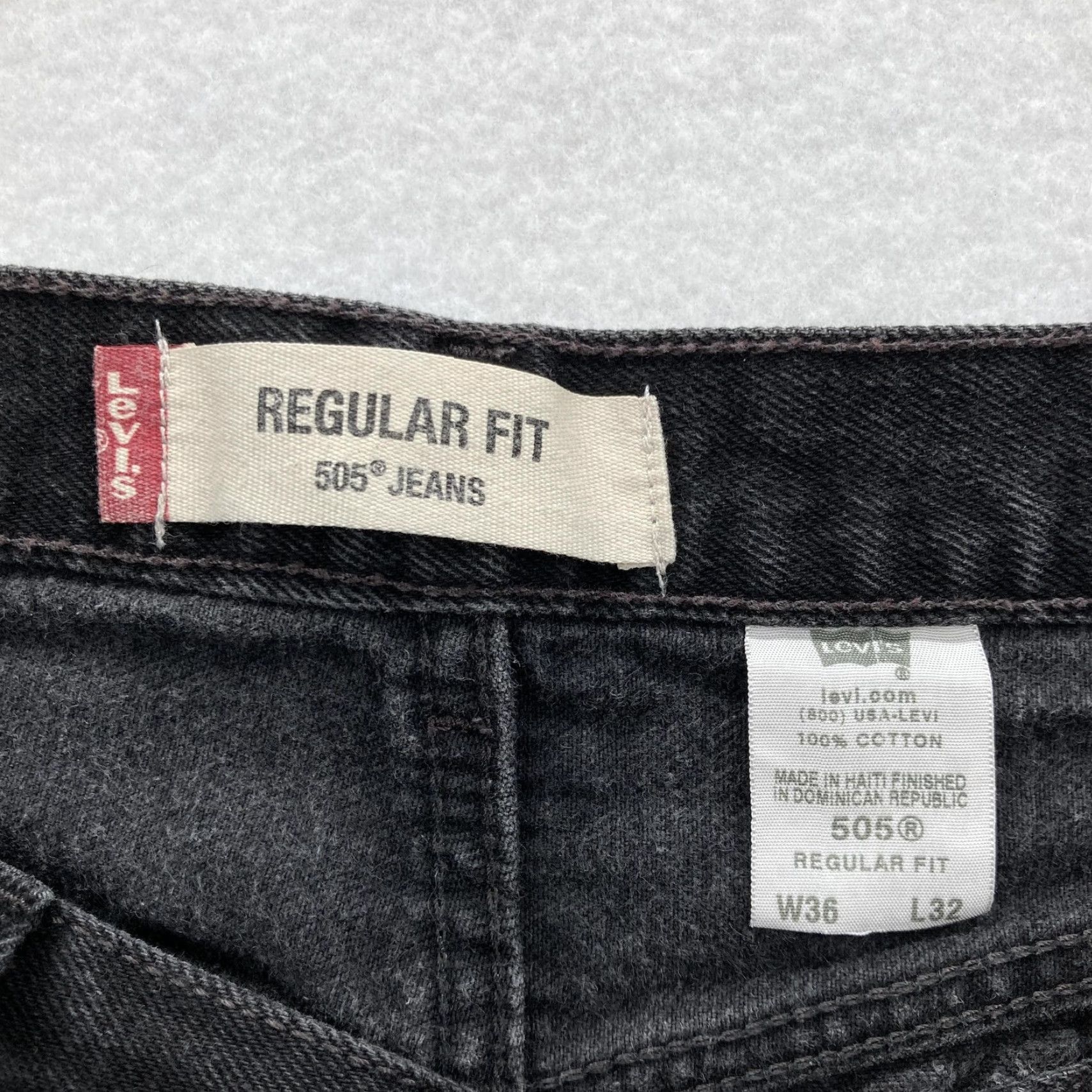 Levi's VINTAGE Levi's 505 Jeans Mens 36x32 Regular Fit Straight Leg Black Denim 2004 Y2K Size US 36 / EU 52 - 4 Thumbnail