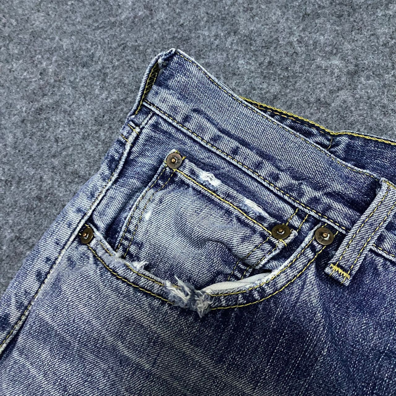 Levi's Vintage Levis Distressed Denim Kurt Cobain Style Size US 32 / EU 48 - 13 Thumbnail