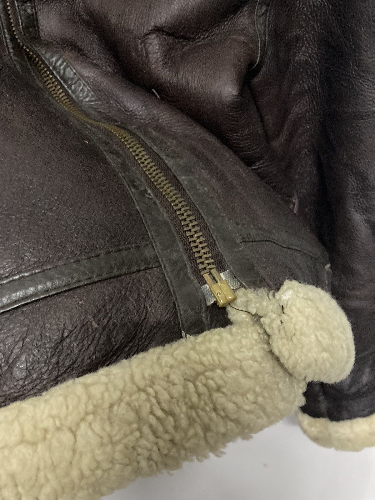 Leather Vintage U.S Army Aviation B-3 Leather Jacket Made in Uruguay Size US L / EU 52-54 / 3 - 7 Thumbnail