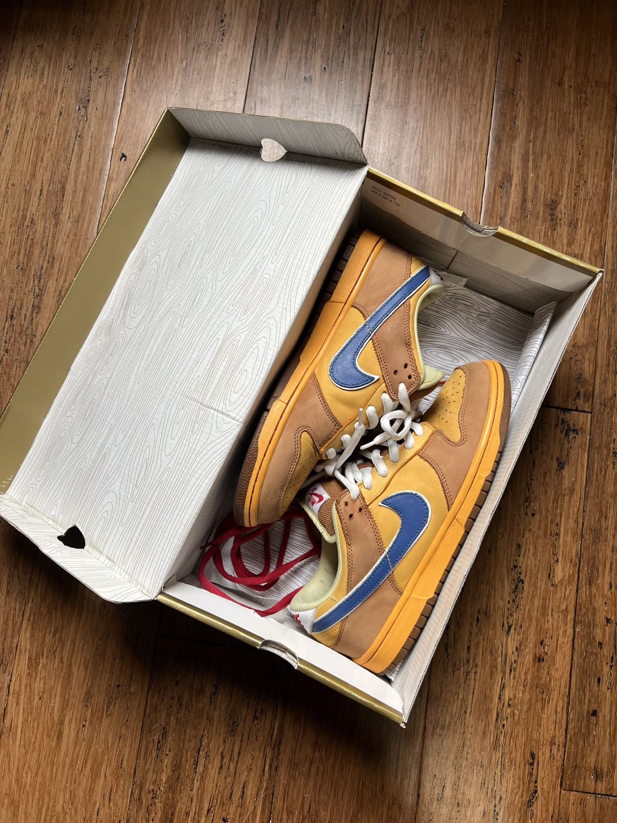 Nike SB Nike SB Dunk Low ‘Newcastle Brown Ale’ Size US 9.5 / EU 42-43 - 17 Thumbnail