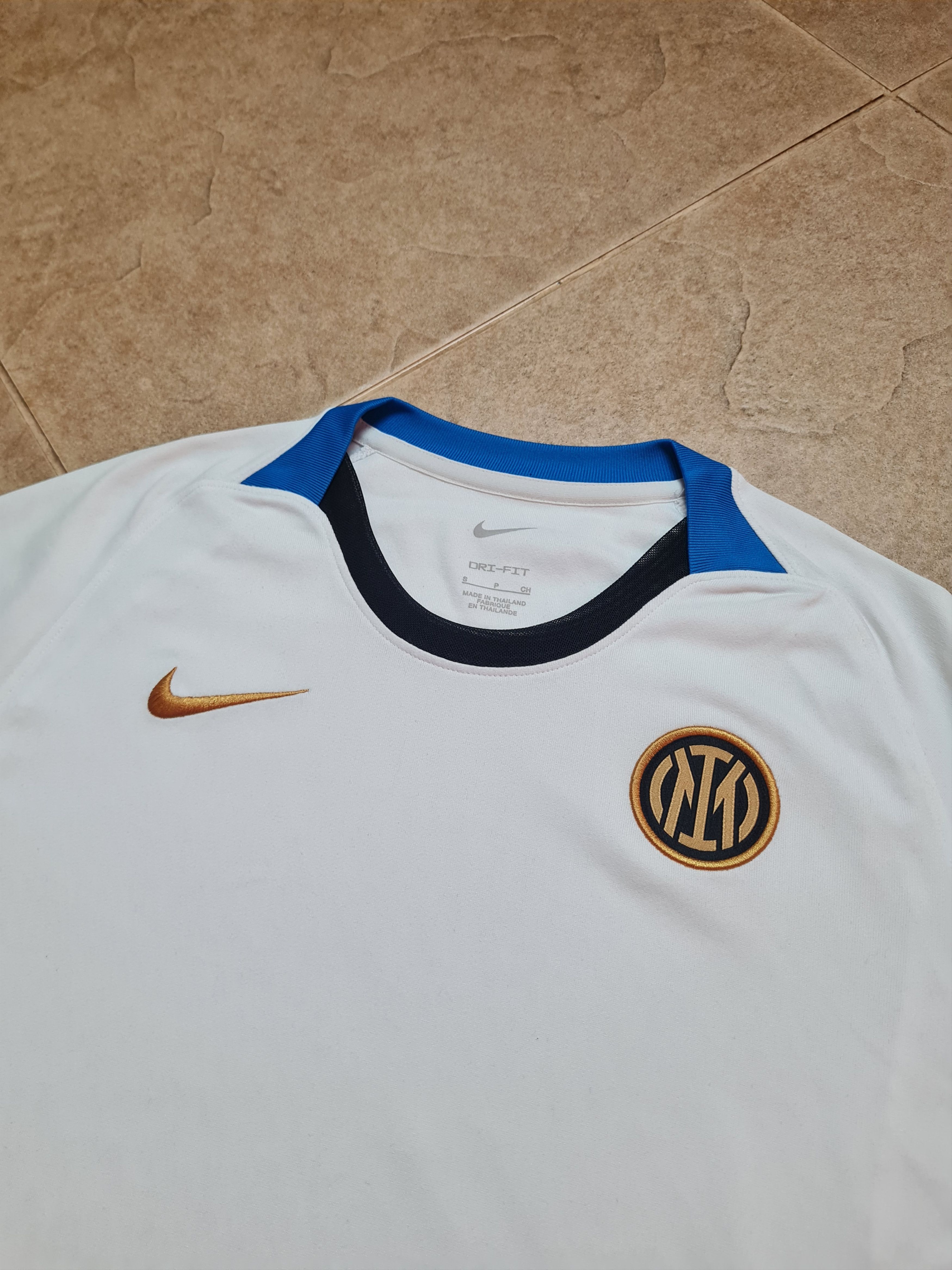 Nike Jersey Nike Inter 21-22 Lifestyle Shirt Leaked Would Have Size S / US 4 / IT 40 - 12 Thumbnail