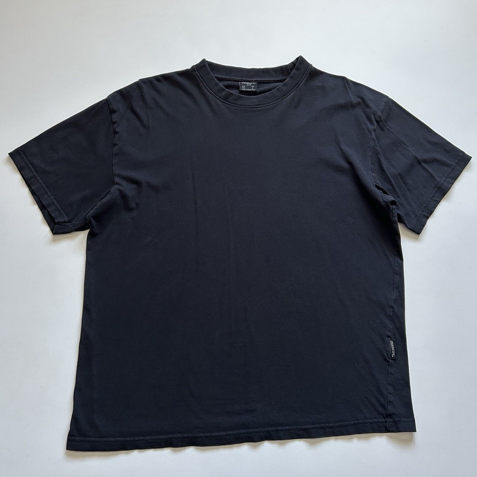Vintage Vintage Sun Faded Black Blank T-Shirt Large Y2K Cotton Rare Size US L / EU 52-54 / 3 - 1 Thumbnail