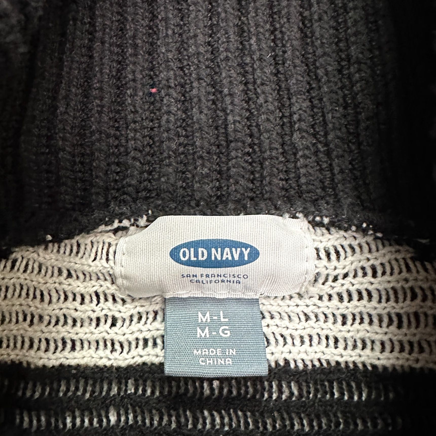 Old Navy Old Navy Sweater Shirt Poncho Sleeveless Cowl Neck Geometric Black White Women M-L Adult Regular Geometric Pattern 90s? (No, avoid adding decade) Size M / US 6-8 / IT 42-44 - 4 Thumbnail