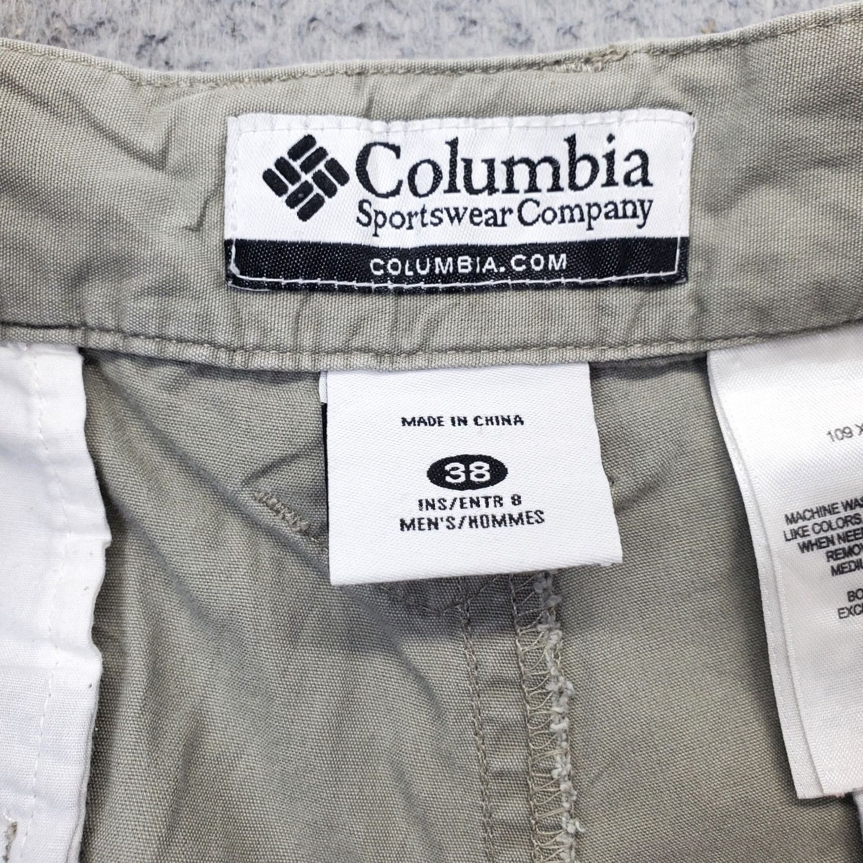 Vintage Columbia Mens Cargo Shorts 38 Tan Pleated Utility Pocket Elastic Waist 7.75 Inseam Size US 38 / EU 54 - 7 Thumbnail