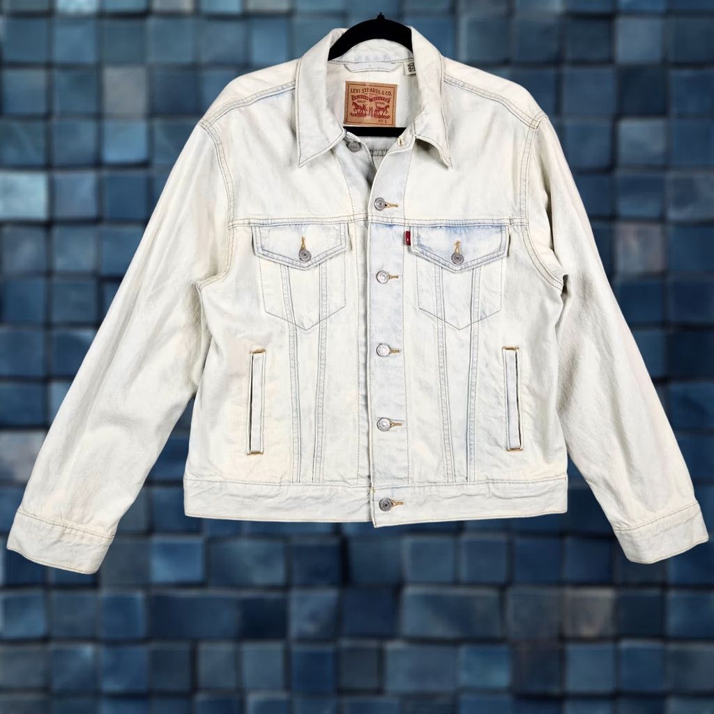Levi's Levi's Ex-Boyfriend Trucker Jacket L blue denim Embroidered Floral Jack Women's Sz Size L / US 10 / IT 46 - 1 Thumbnail