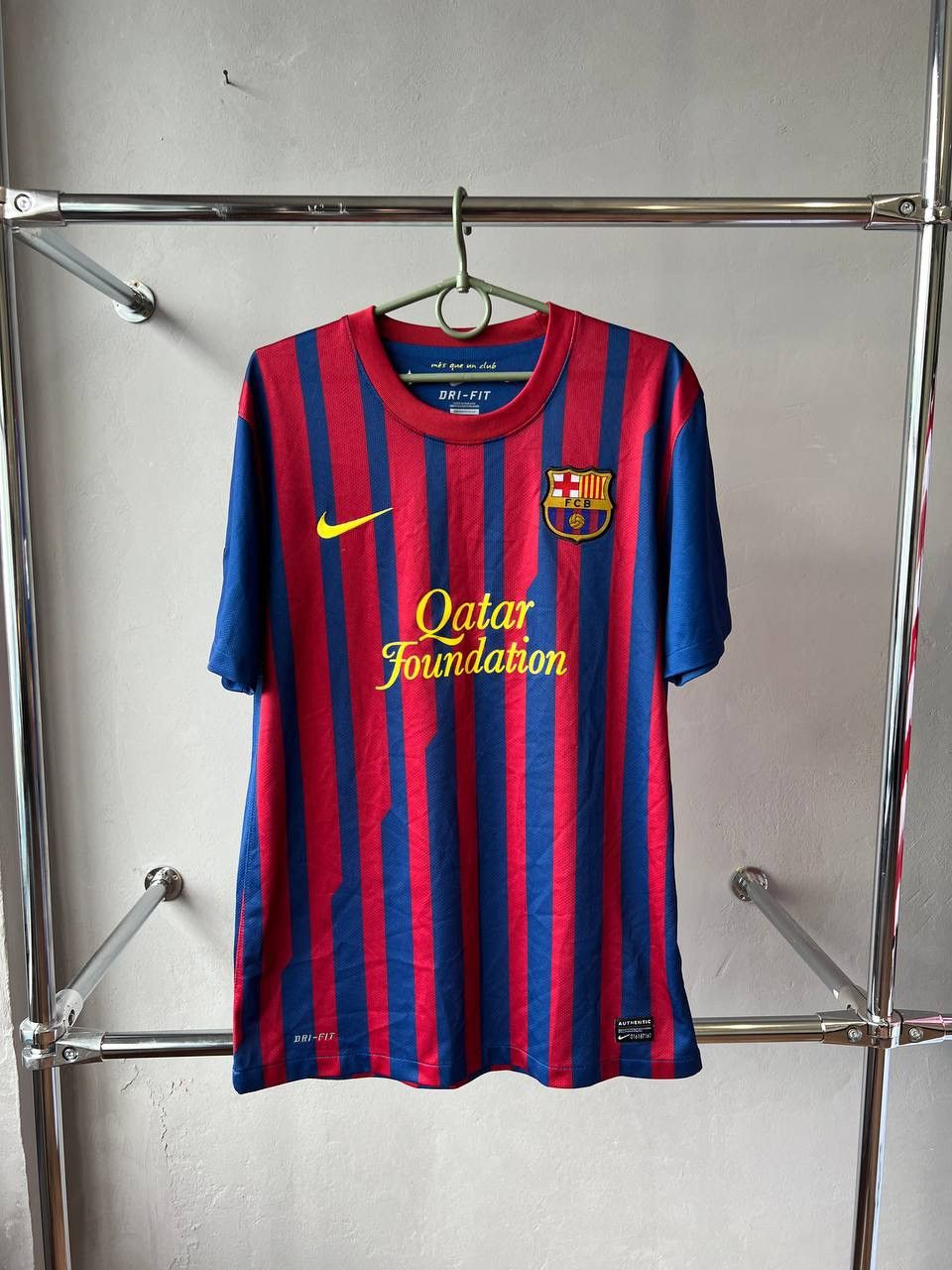 Nike 2011/12 BARCELONA FC HOME SOCCER JERSEY SHIRT NIKE SIZE M Size US M / EU 48-50 / 2 - 3 Thumbnail