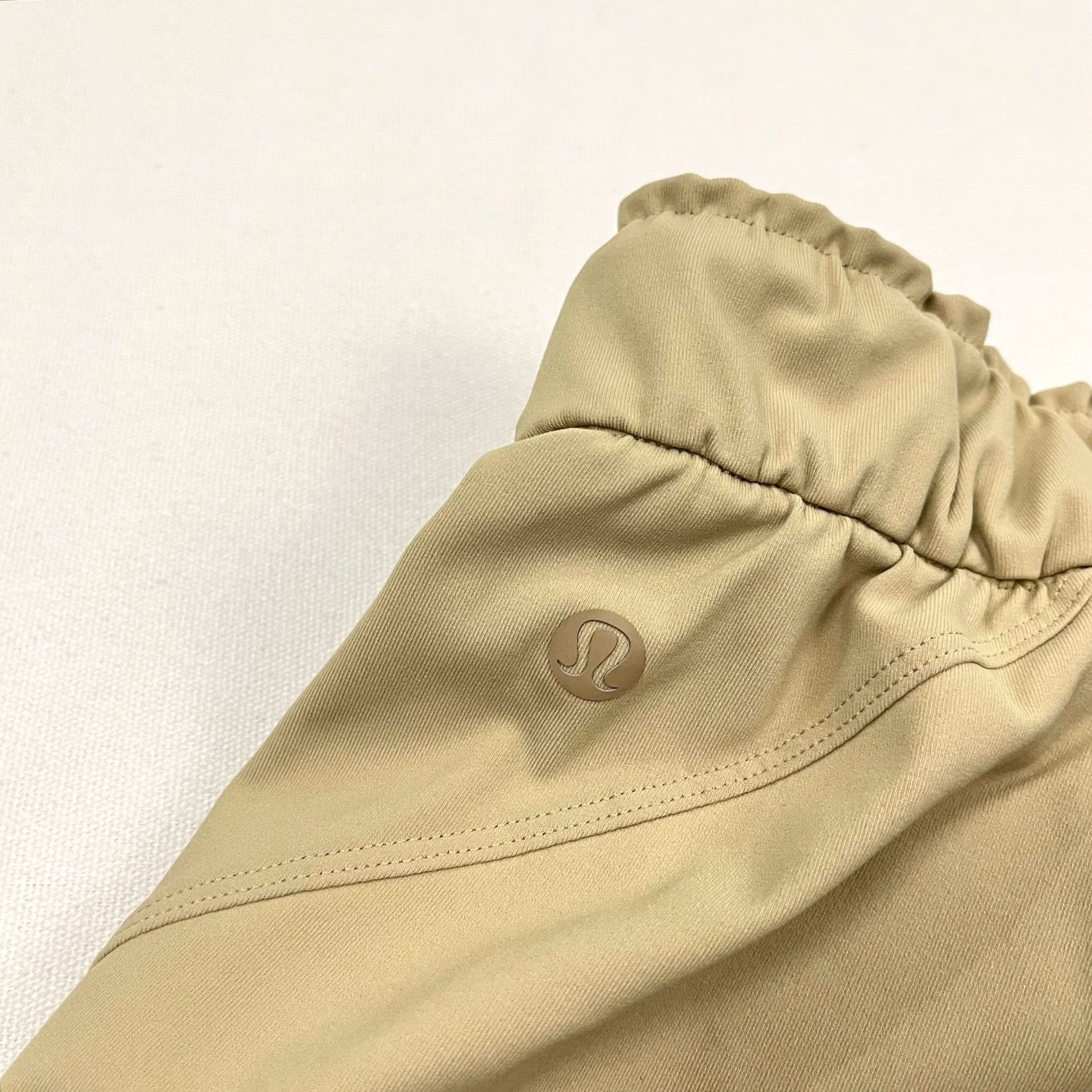 Lululemon Lululemon Keep It Moving Pants Womens Size 10 Cropped 7/8 Length Trench Tan City Brown Nylon Spandex Casual Athleisure Slimming Pockets Size 32" / US 10 / IT 46 - 3 Thumbnail