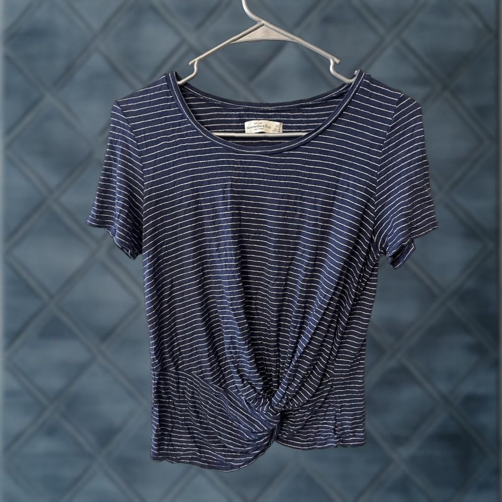 Abercrombie & Fitch Abercrombie & Fitch Shirt XS Navy Striped Twist Knot Short-Sleeve Tee Shirt Women, T-Shirt, Basic, All Seasons, Casual Size XS / US 0-2 / IT 36-38 - 1 Thumbnail