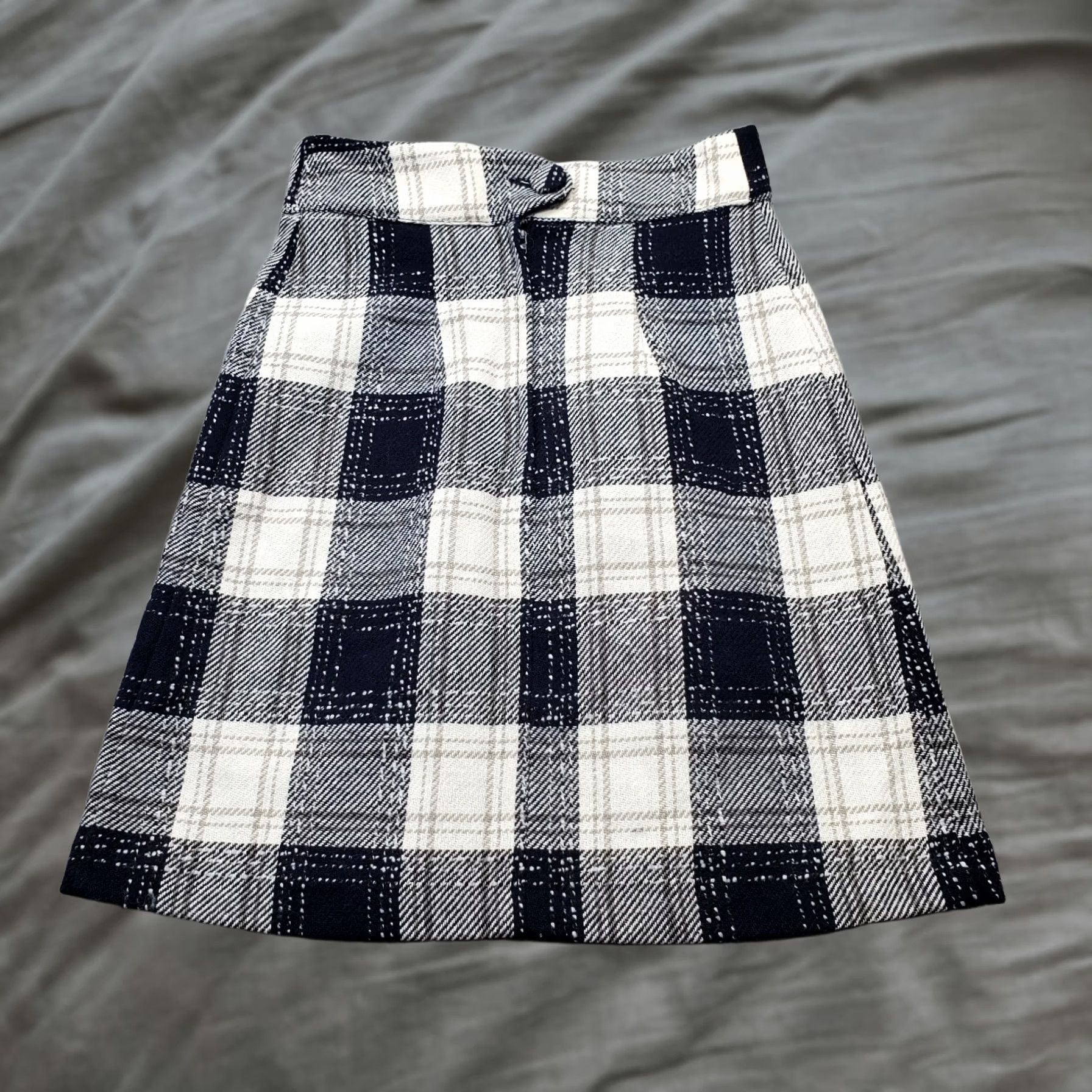 H&M H&M A-Line Skirt Womens Size 6 Multi Plaid Acrylic Lined Pleated Front Back Zip Skirt Womens Size 6 Multicolor Plaid Acrylic Lined Pleated Zip Size 28" / US 6 / IT 42 - 1 Thumbnail