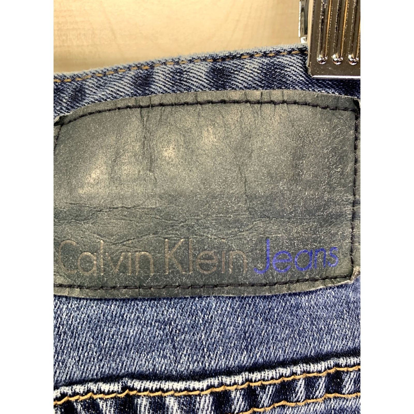 Calvin Klein Calvin Klein Jeans Women’s Slim Straight Blue Denim 33 Regular 5-Pocket Logo Vintage: No Details: Stains on Knee, Pre Owned, See Photos Mens? Womens Size 24" / US 00 / IT 34 - 6 Thumbnail