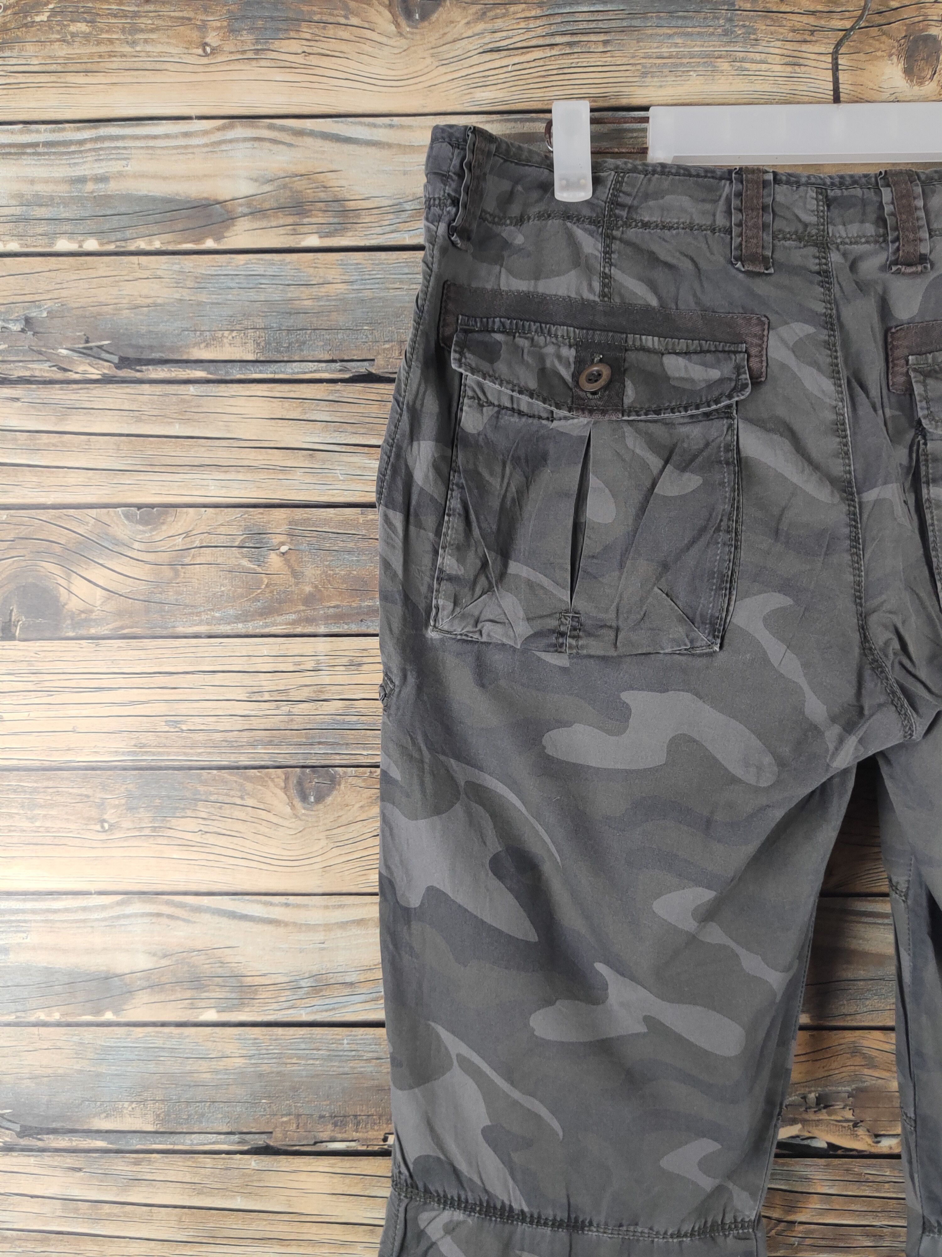 Japanese Brand DL Uniqlo Camouflage Multipocket Cargo Pants #2675 Size US 35 - 8 Thumbnail