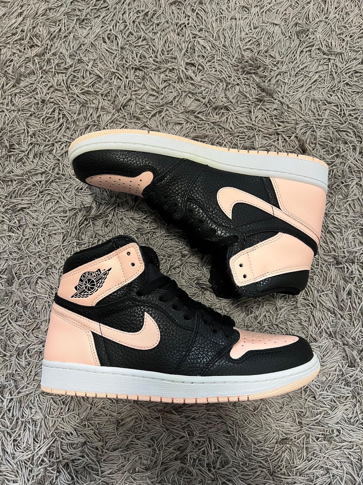 Nike Jordan 1 Retro High Black Crimson Tint Size US 9 / EU 42 - 1 Thumbnail