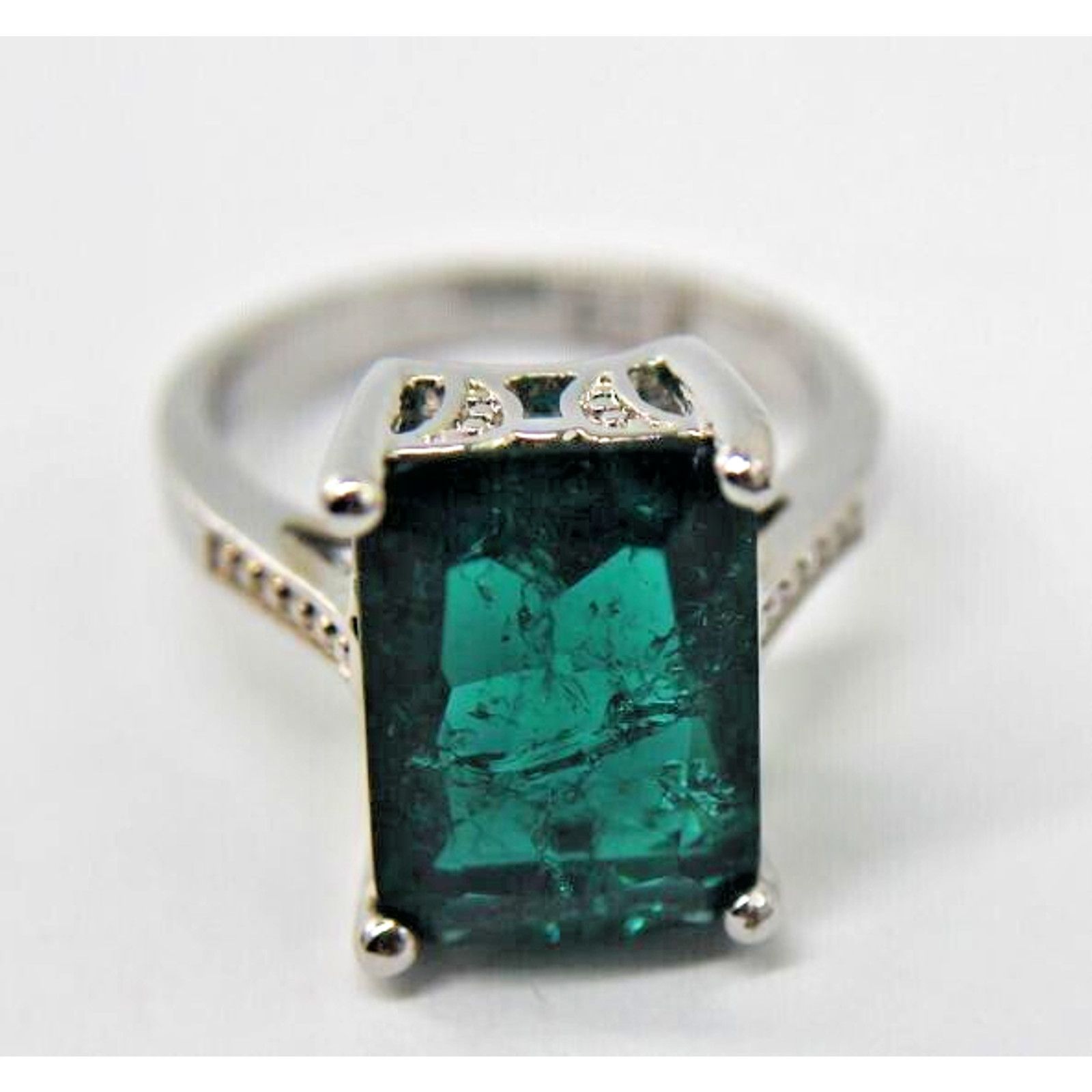 Other Stunning Green Glass Faux Emerald Ring •Silver Plate •Size 6 Size ONE SIZE - 3 Thumbnail