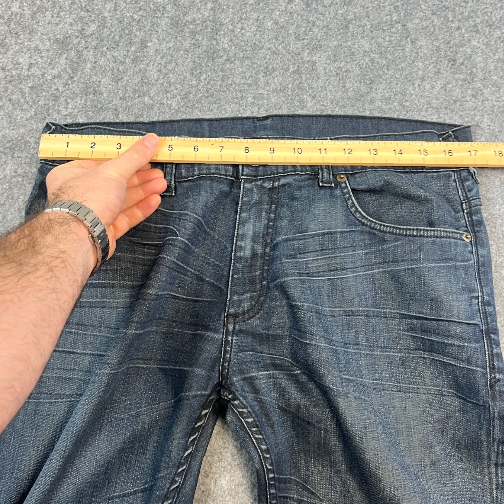 Armani Exchange Armani Exchange Mens Jeans Regular Tapered 33 34 Dark Wash Blue Whiskers Denim 5-Pocket Design Machine Washable Jeans Store Vintage No N/A Size US 33 - 6 Thumbnail