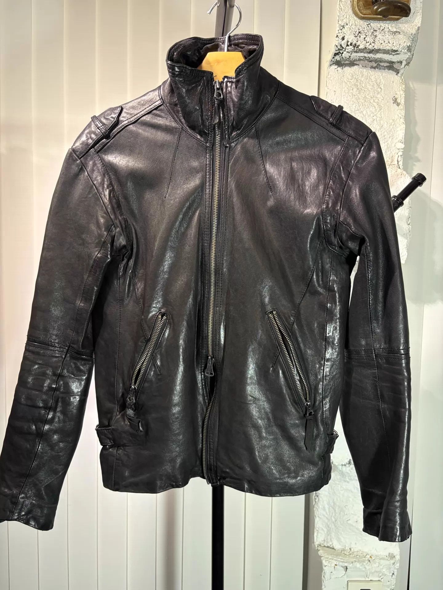 Katharine Hamnett London 00s Katharine Hamnett Black Sheepskin Epaulettes Jkt L Size US L / EU 52-54 / 3 - 1 Thumbnail