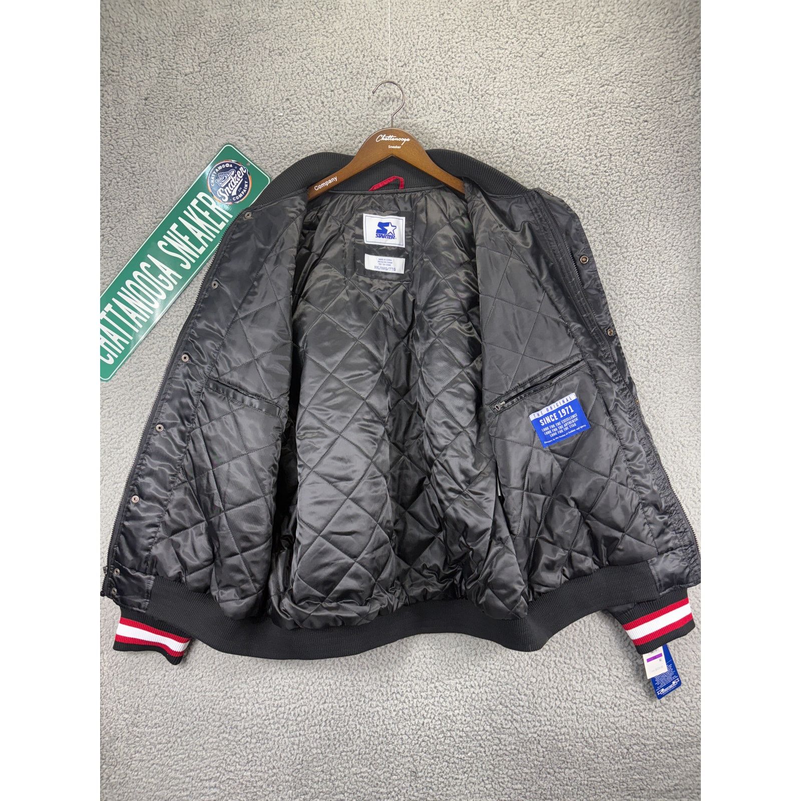 NFL Starter Retro Satin Varsity Bomber Jacket Mens 2XL Black Red Size US XXL / EU 58 / 5 - 9 Thumbnail