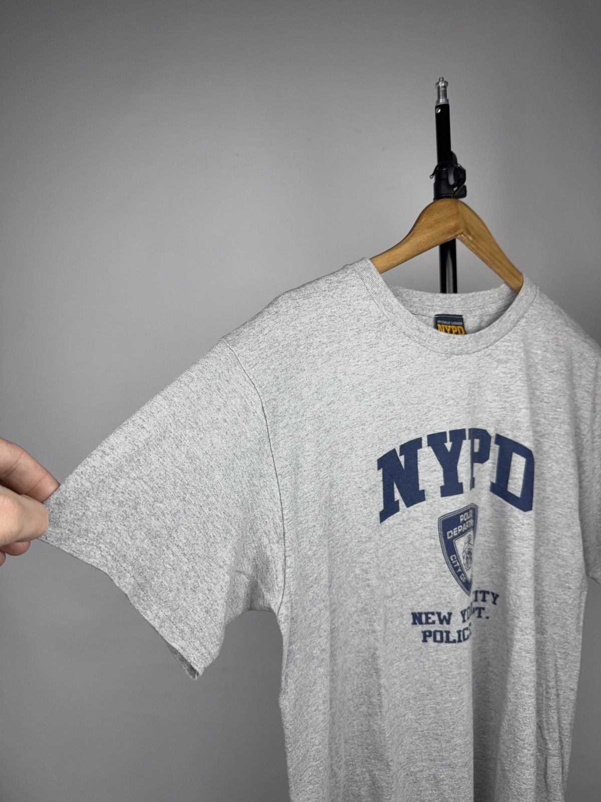 Vintage 00s NYPD Logo New York City Police Dept Logo T-Shirt Grey Size US L / EU 52-54 / 3 - 6 Thumbnail