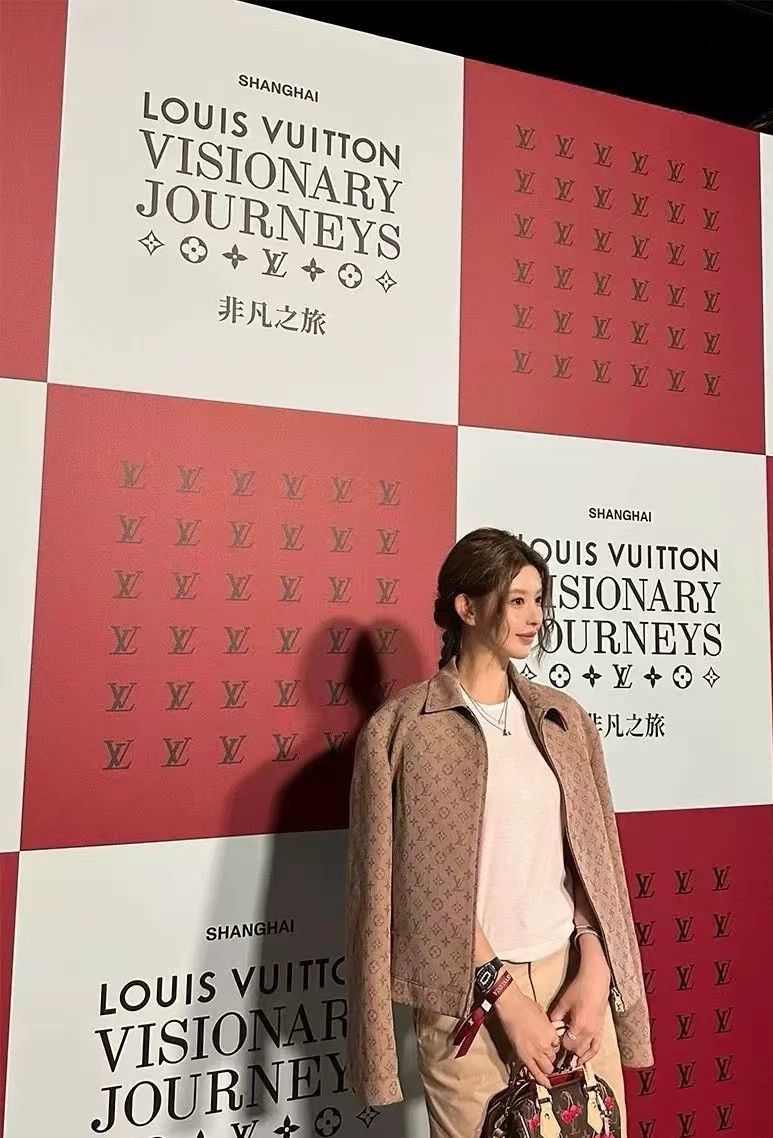 Louis Vuitton Louis Vuitton FW25 Latest Khaki Cream Wool Full Logo Zip J Size US S / EU 44-46 / 1 - 8 Thumbnail