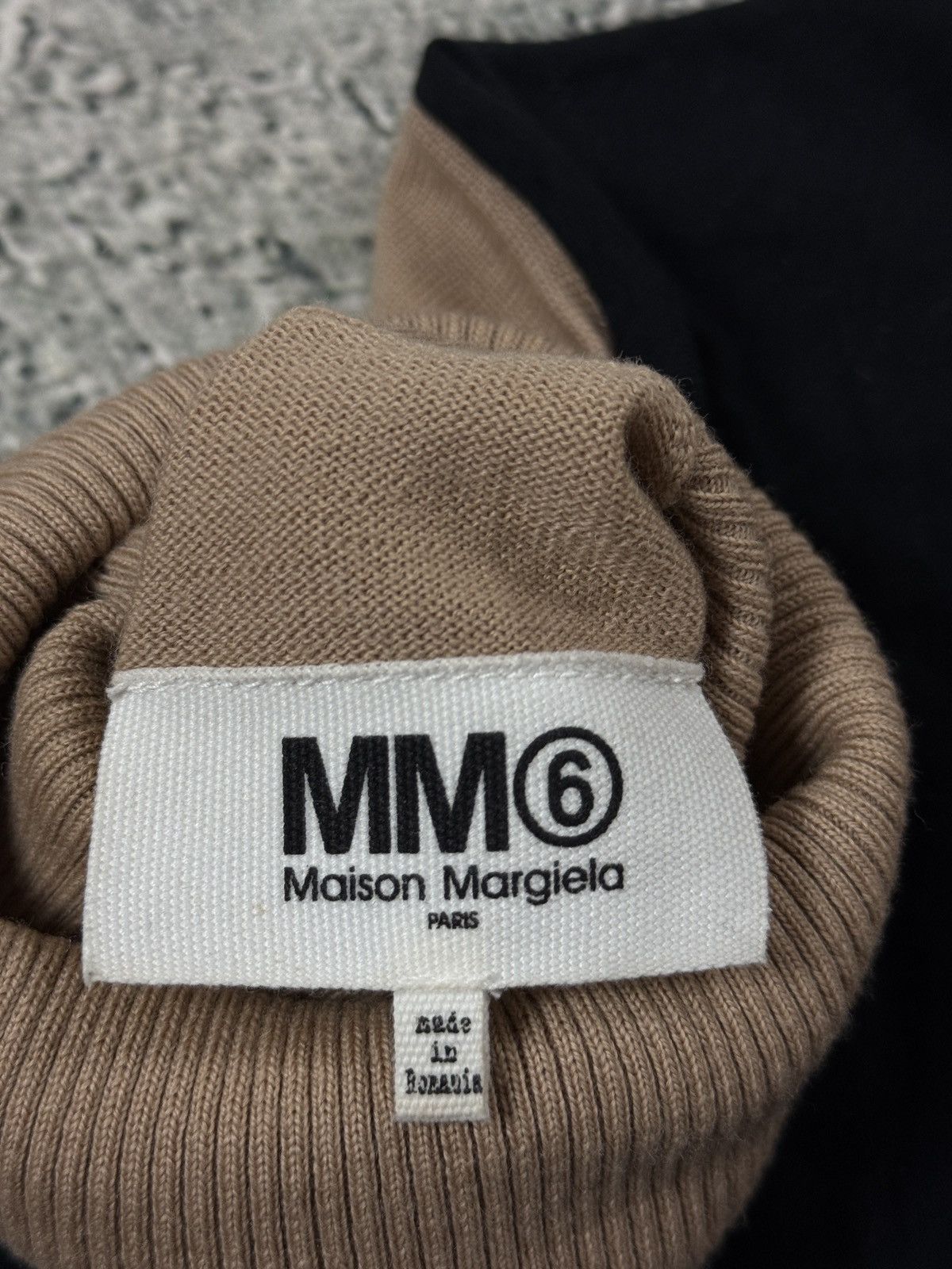 Maison Margiela MM6 Maison Margiela Beige/Black turtleneck sweater T-shirt Size US S / EU 44-46 / 1 - 4 Thumbnail