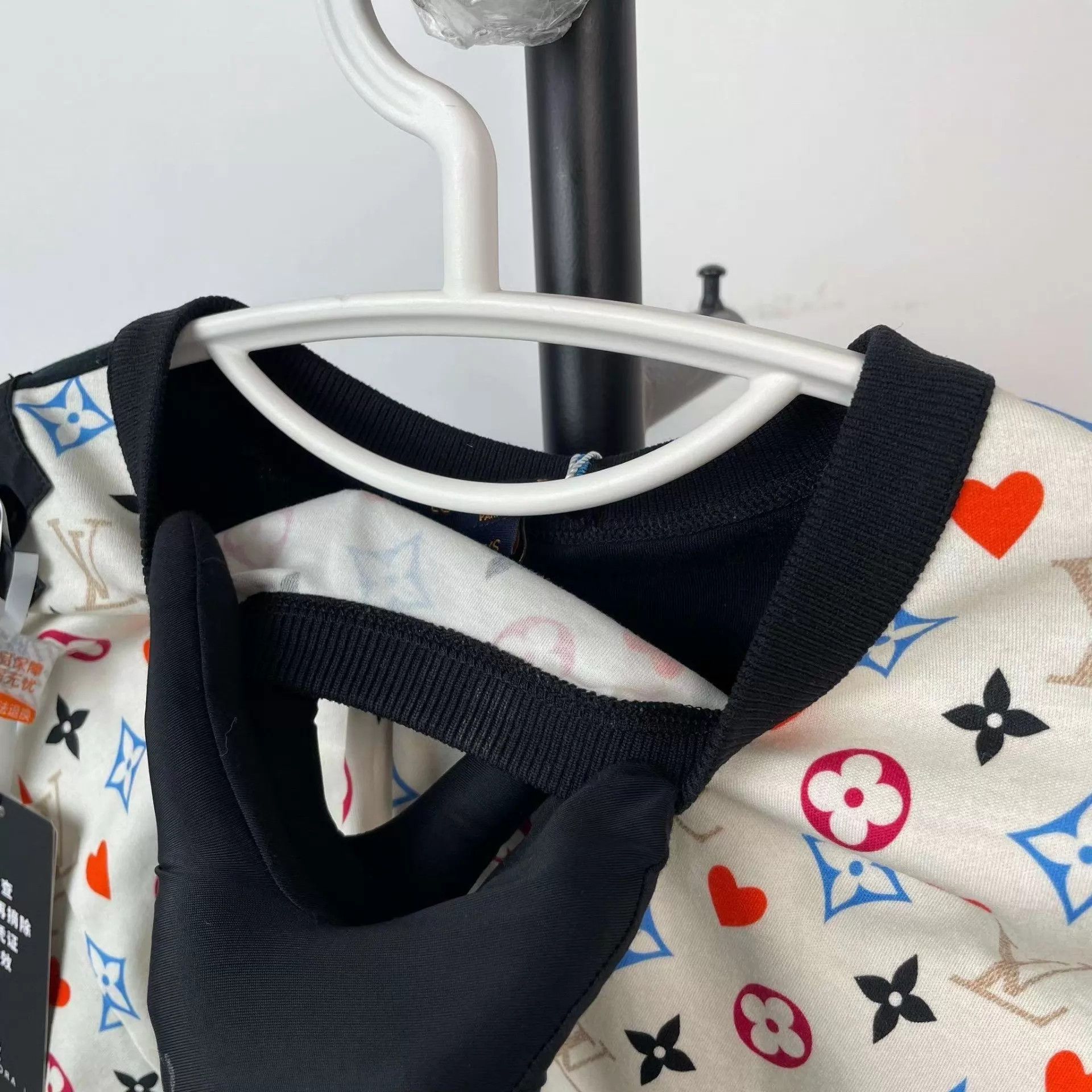 Louis Vuitton LV colorful logo all over print T-shirt XXS Size XXS / US 00 / IT 34 - 6 Thumbnail