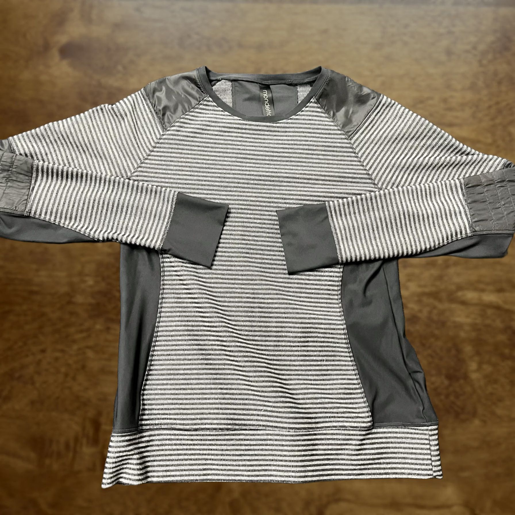 Vintage Mondetta Sweater Womens Large Gray Striped Pullover Activewear Top Size L / US 10 / IT 46 - 1 Thumbnail