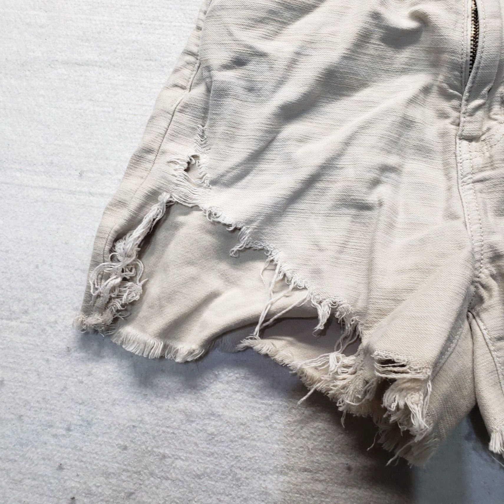 American Eagle Outfitters AMERICAN EAGLE Hi-Rise Shorty Tan Brown Cut Off Shorts Adult Women's Size 00 Size 24" / US 00 / IT 34 - 2 Thumbnail