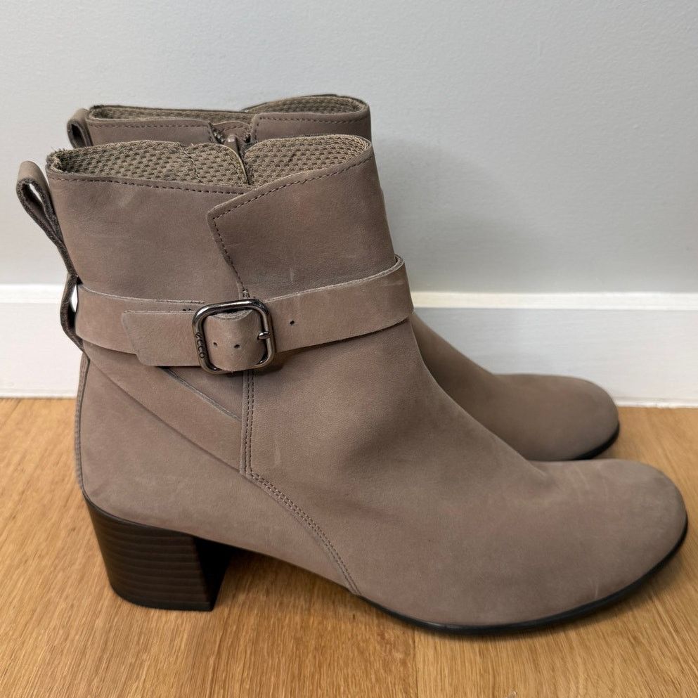 Ecco NEW ECCO Women's Dress Classic 35 Buckle Ankle Heel Boots Size US 9 / IT 39 - 1 Thumbnail