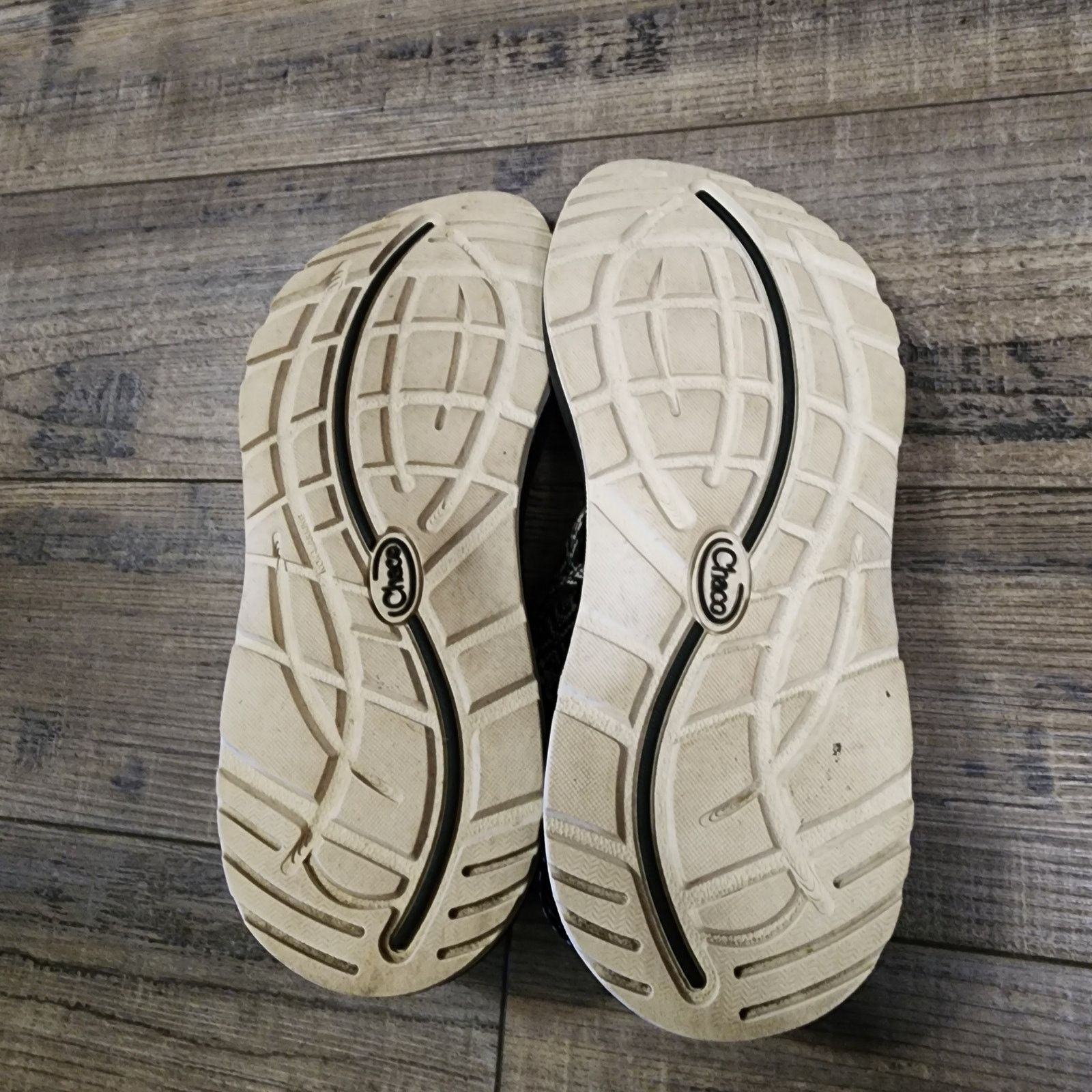 Chaco Chaco black and white sandals shoes w toe straps size 7 SH3 Size US 7 / IT 37 - 6 Thumbnail
