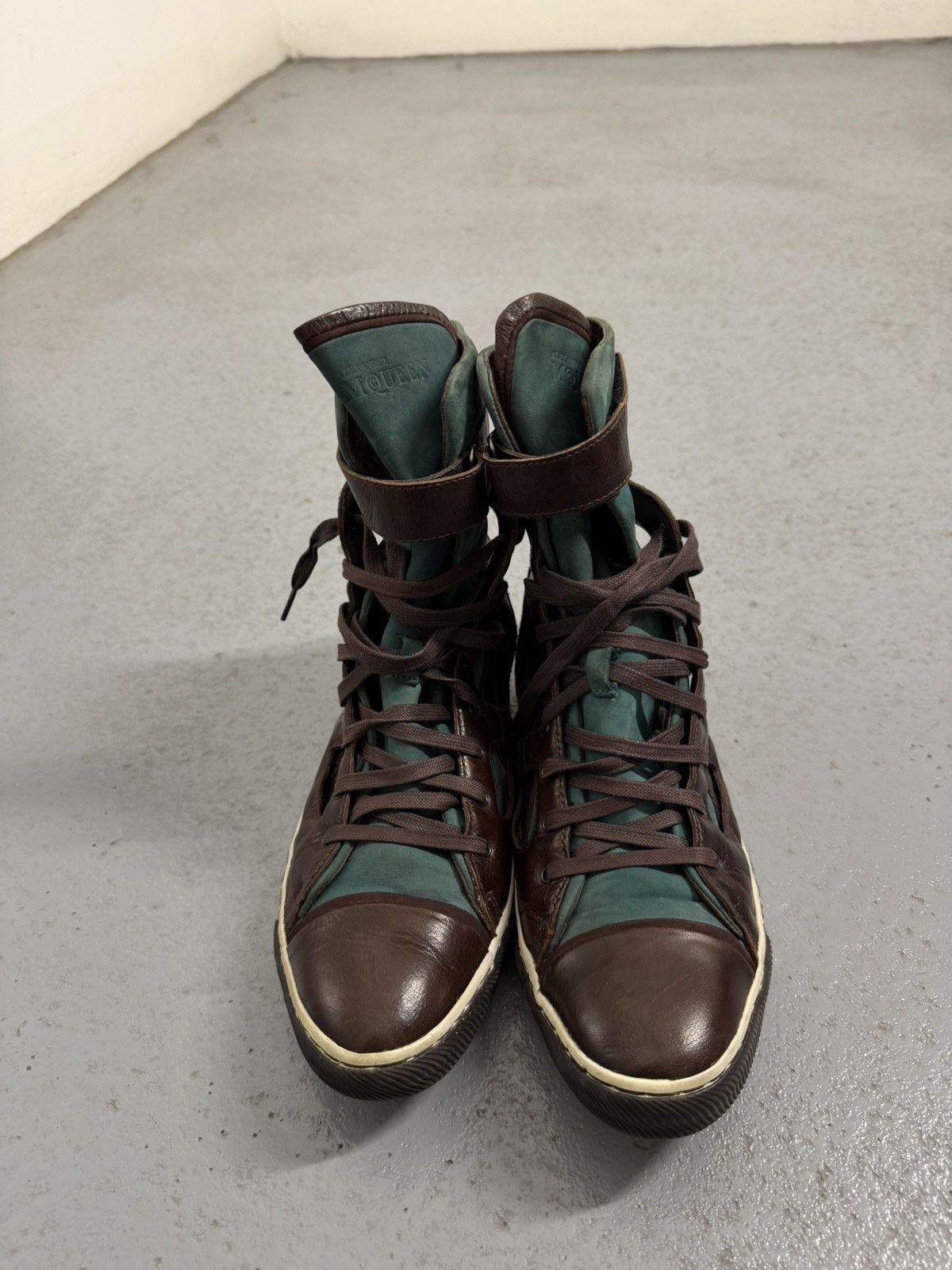 Alexander McQueen × Puma Vintage 00s Puma x Alexander McQueen Leather Sneakers Size US 8 / EU 41 - 10 Thumbnail