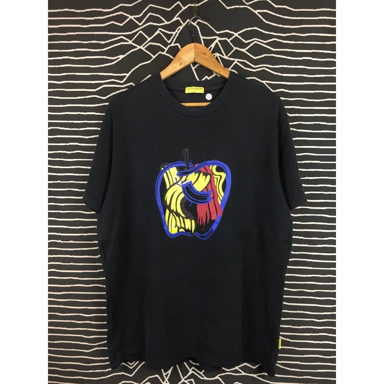 Uniqlo × Vintage Vtg Roy Lichtenstein Apple Pop Art Graphic Uniqlo Tee Size US XL / EU 56 / 4 - 1 Thumbnail