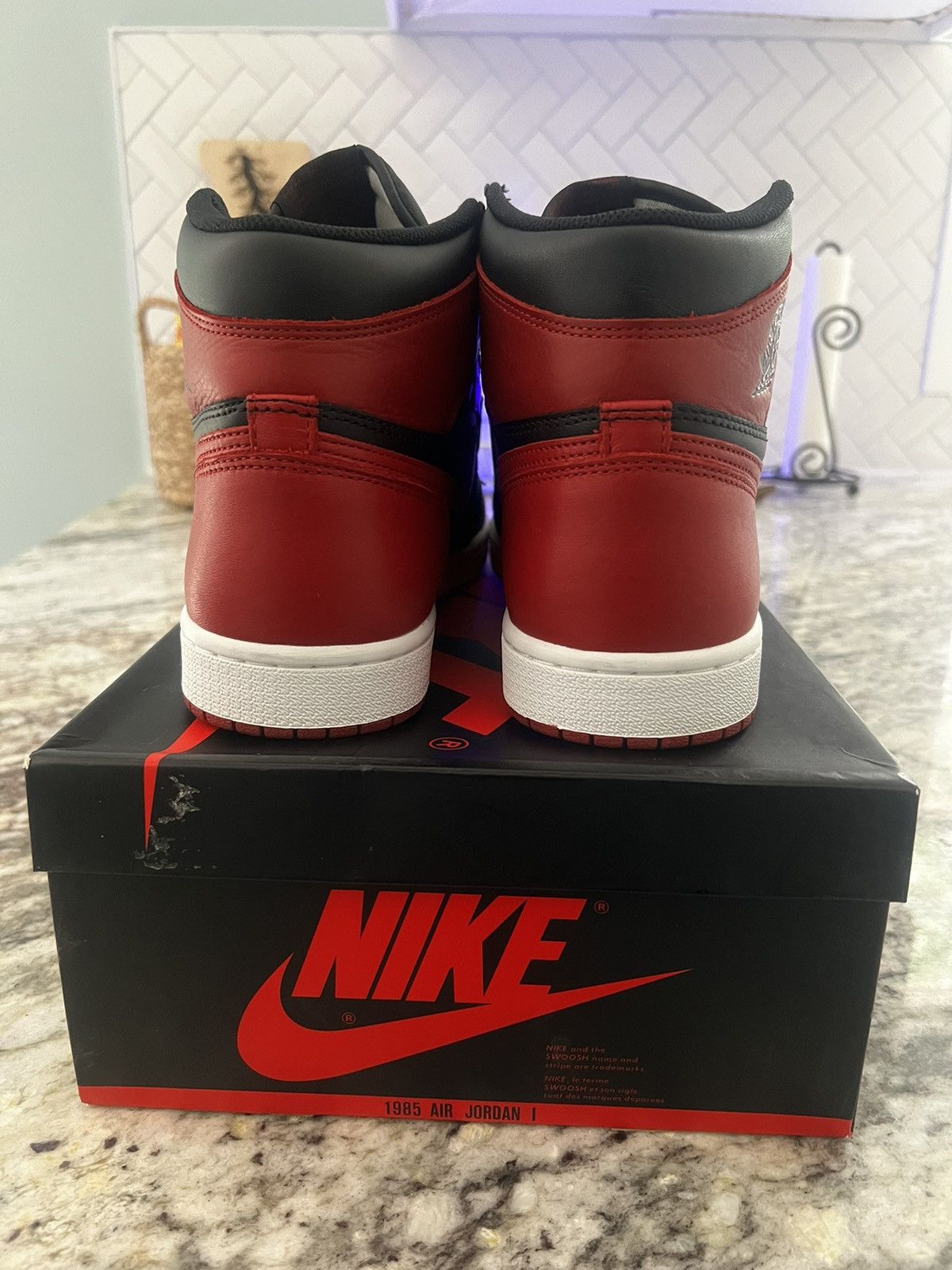 Jordan Brand Air Jordan 1 Retro High OG Banned 2016 Banned, Bred Size US 10 / EU 43 - 4 Thumbnail