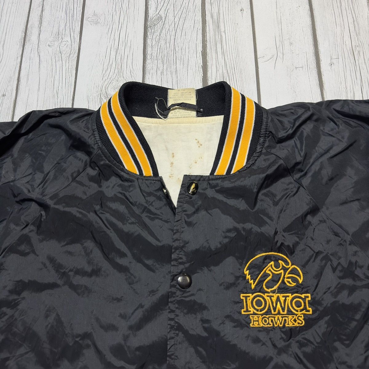 NCAA × Vintage Vintage Iowa Hawks jacket Size US L / EU 52-54 / 3 - 3 Thumbnail